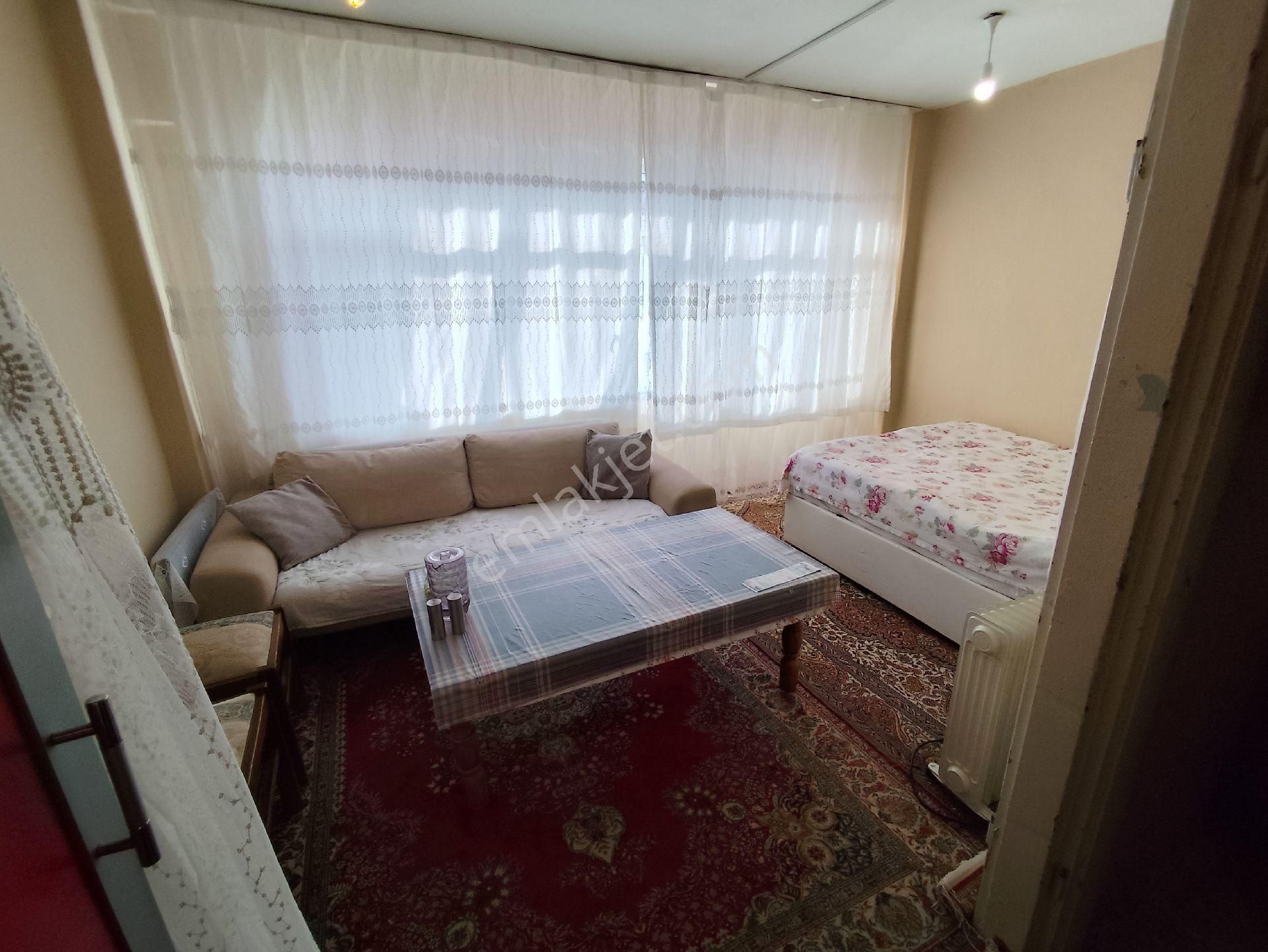 Kocamustafapaşa Abdullah Dede Sok Kat 3 Çift Cephe 1+1 Satılık Daire - Görsel 3