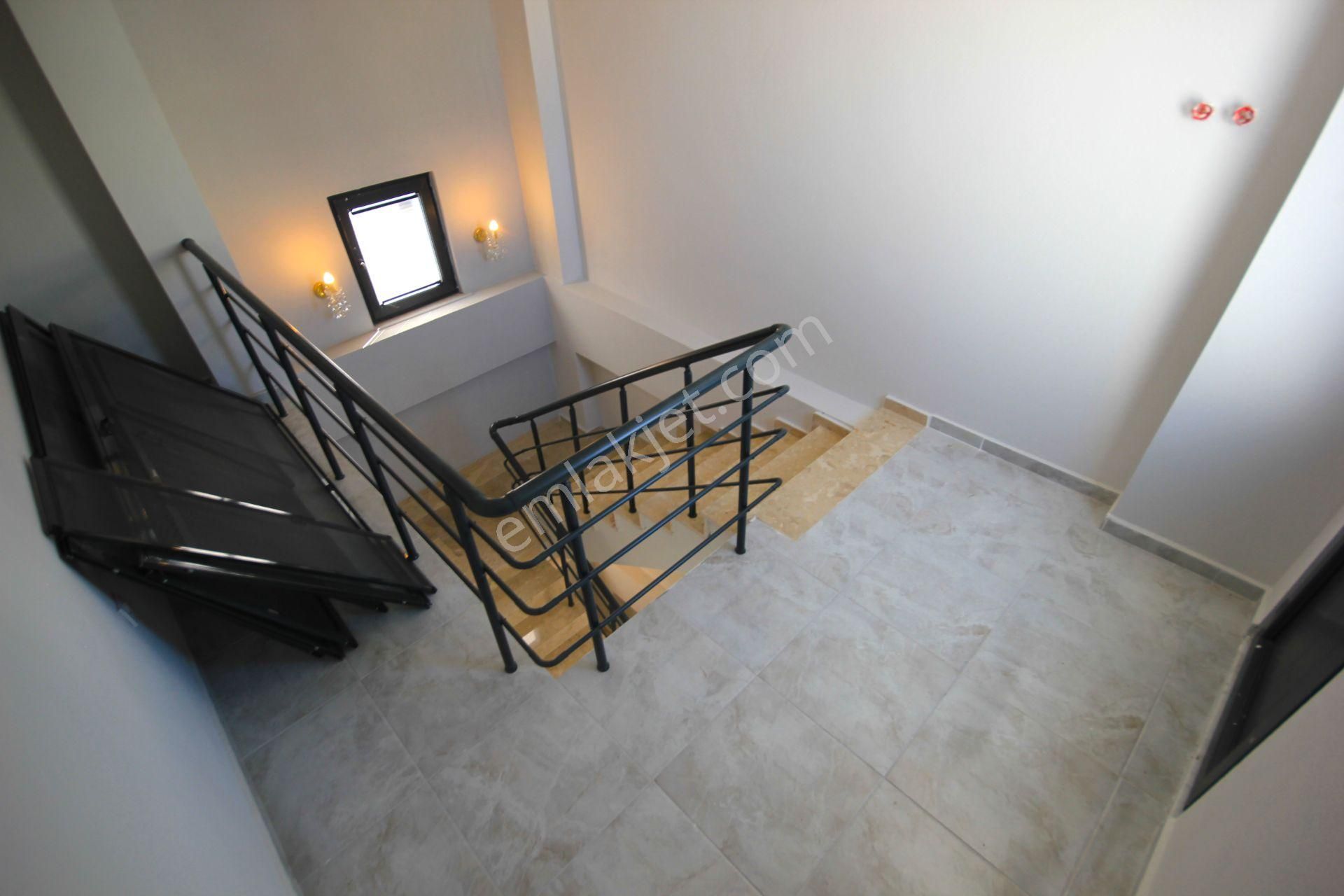 Aktiften Pelitköyde En Nezih Muhitinde Lüks 6+2 Manzaralı Satılık Villa - Görsel 17