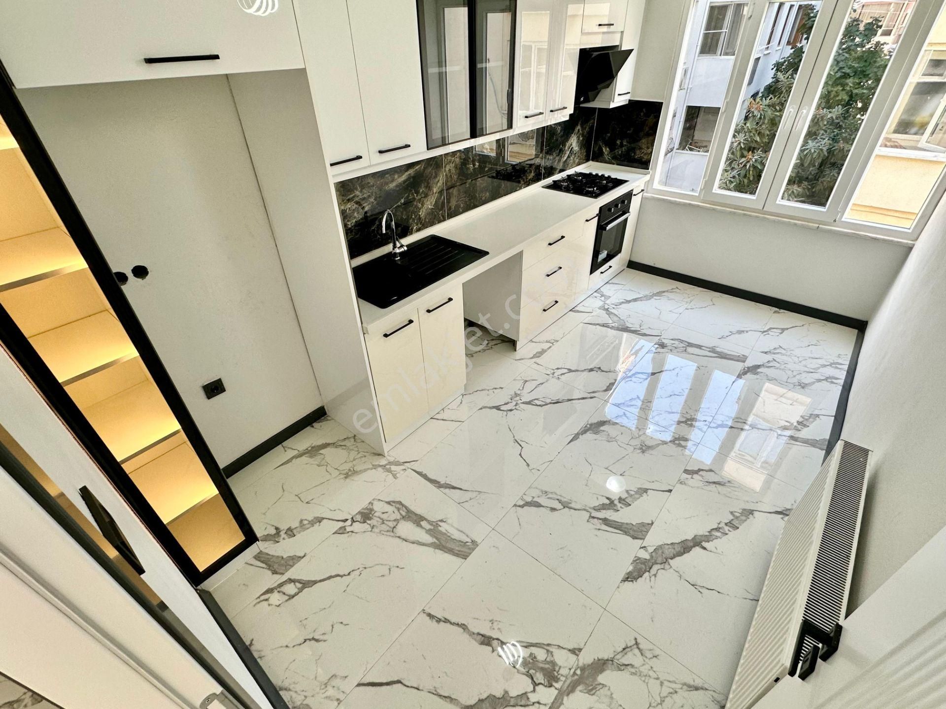 ꧁ay Emlaktan꧁akçay Merkezde Arakat Ayrı Mutfaklı Denize Yakın Lüx Tasarım Satılık 2+1 Geniş Daire