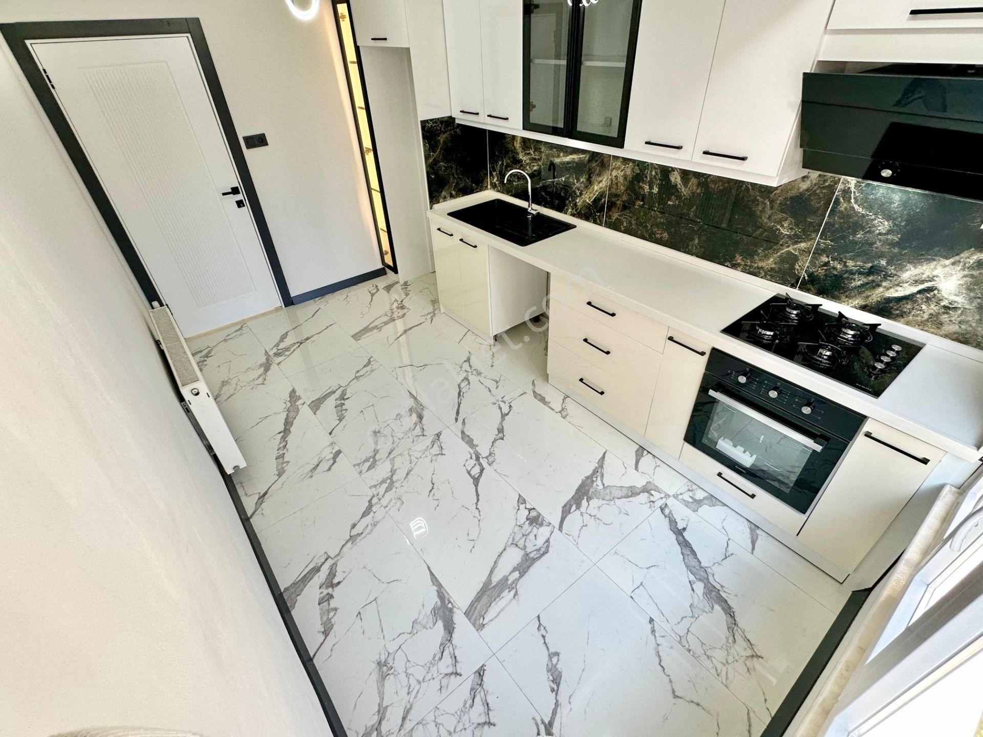 ꧁ay Emlaktan꧁akçay Merkezde Arakat Ayrı Mutfaklı Denize Yakın Lüx Tasarım Satılık 2+1 Geniş Daire - Görsel 5