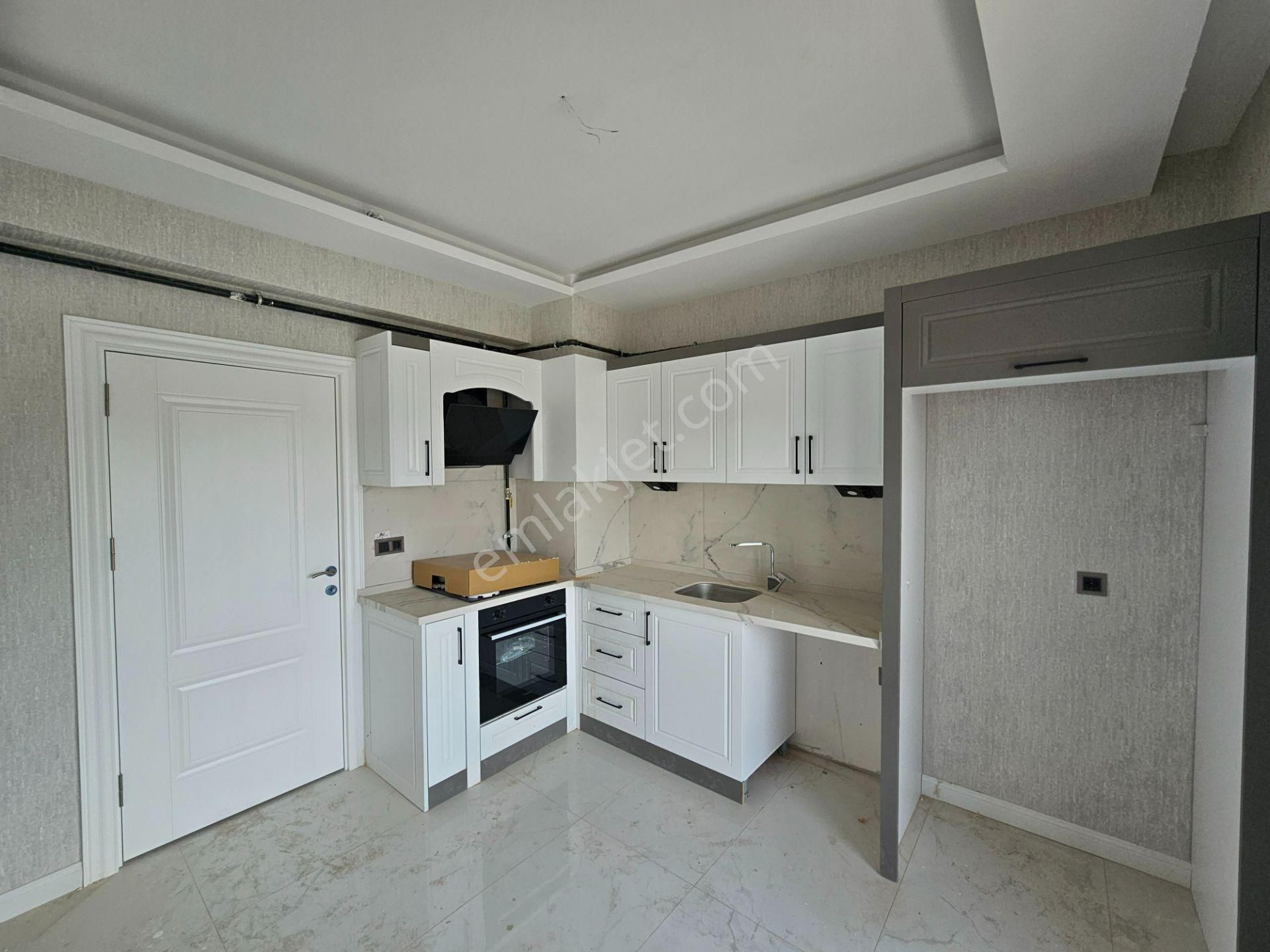 Selahaddin Eyyübi Mahallesinde Mete Konaklarına Oldukça Yakın 2+1 Satılık Lüx Fırsat Daireler