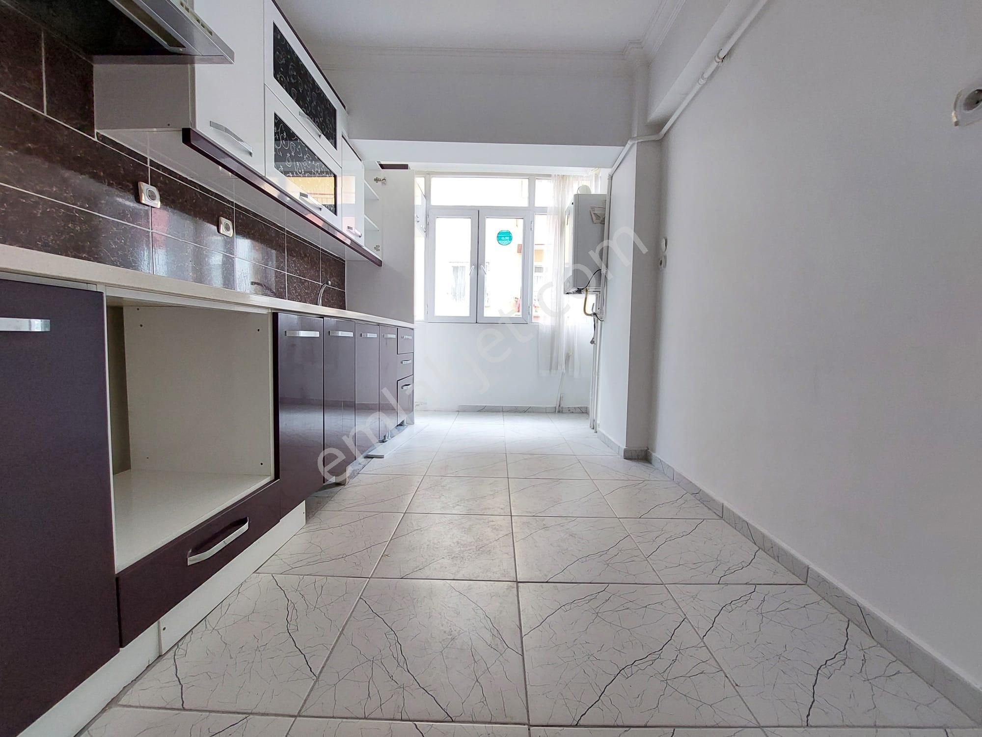 30 Ağustos Mah De Satılık 2+1 Yüksek Giriş Geniş Ön Cephe Daire - Görsel 3