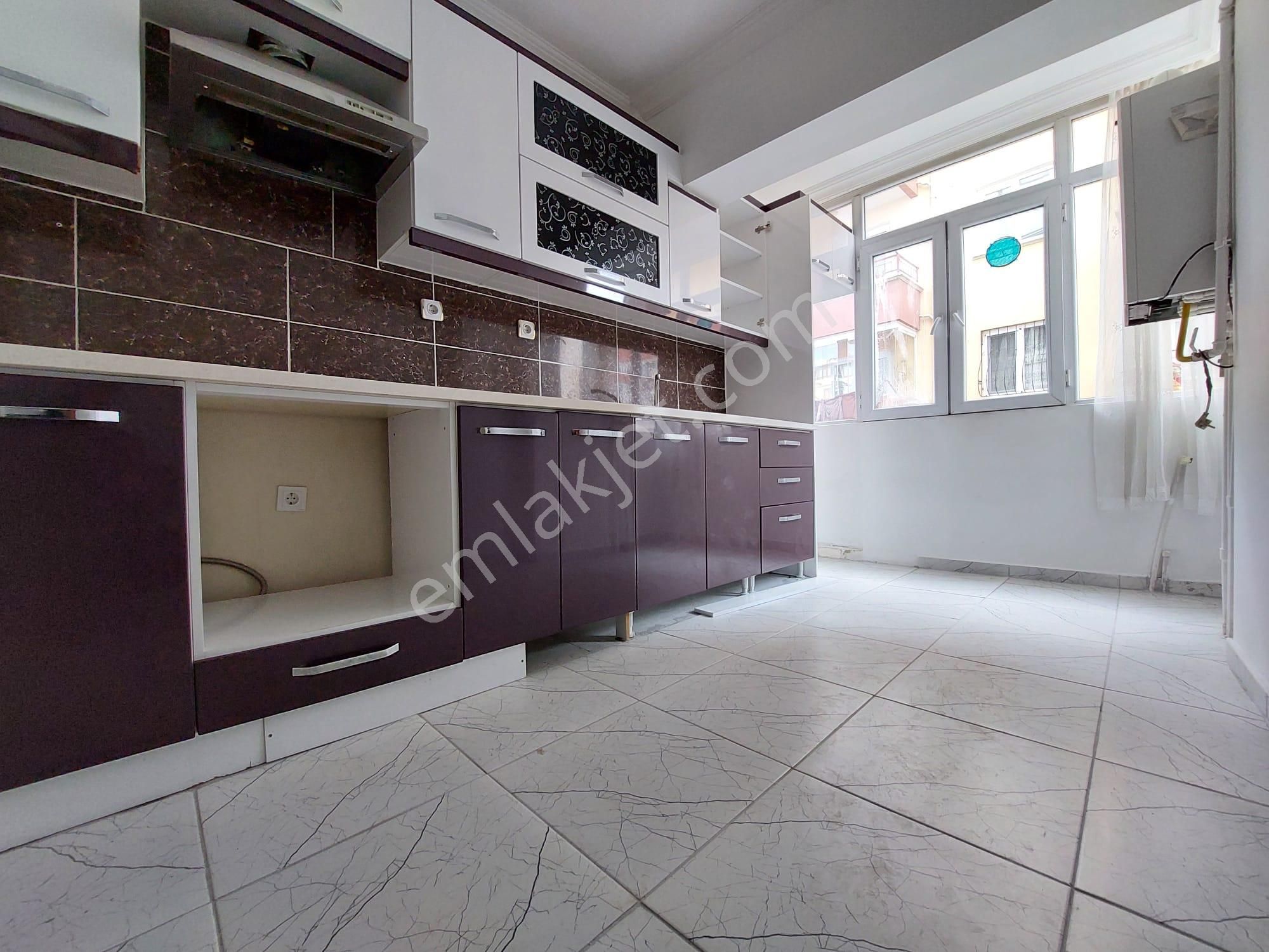 30 Ağustos Mah De Satılık 2+1 Yüksek Giriş Geniş Ön Cephe Daire