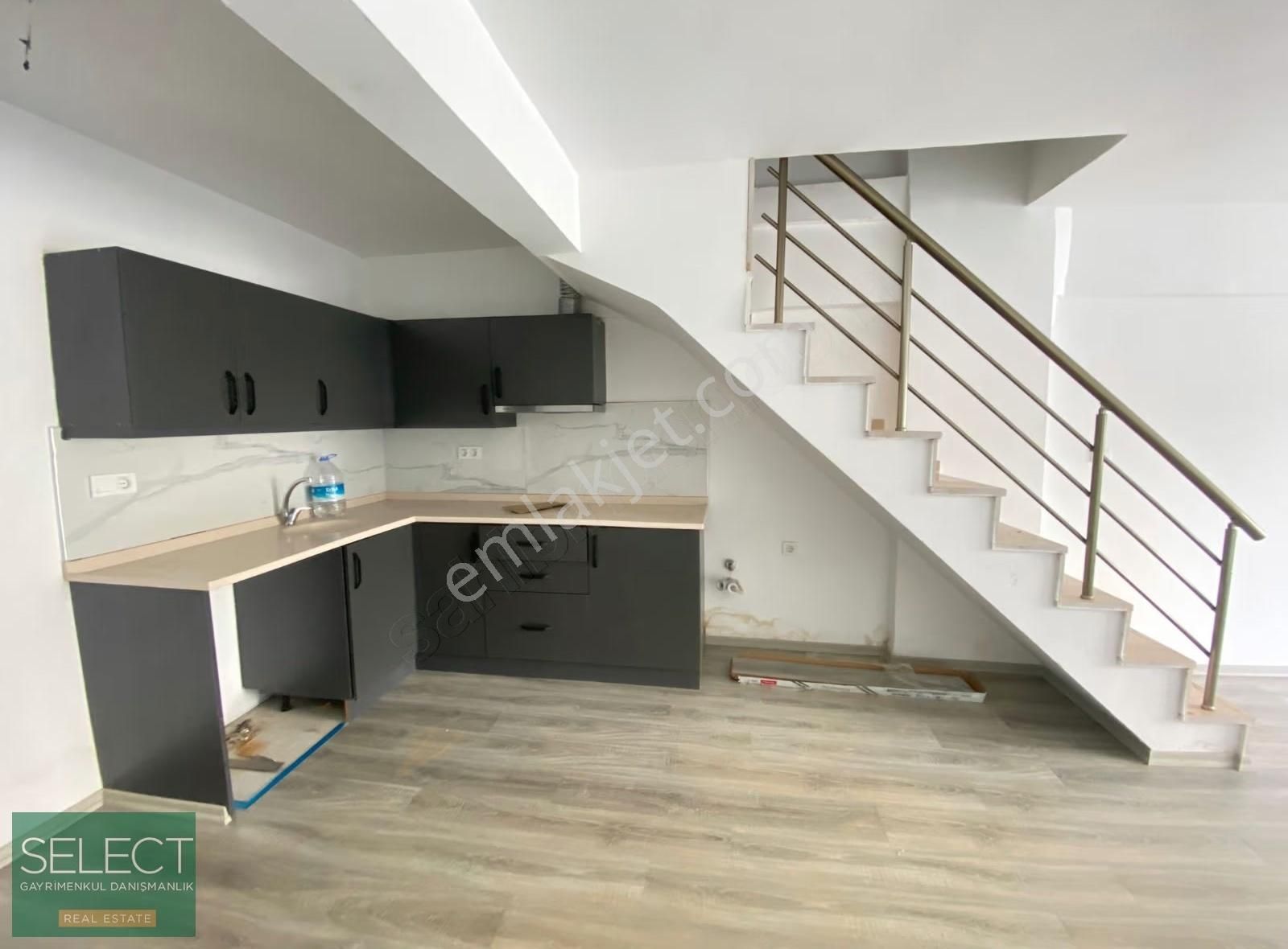 Selectten Çarşıda Kiralık Aylık Ödeme Eşyasız 2+1 Dubleks - Görsel 3