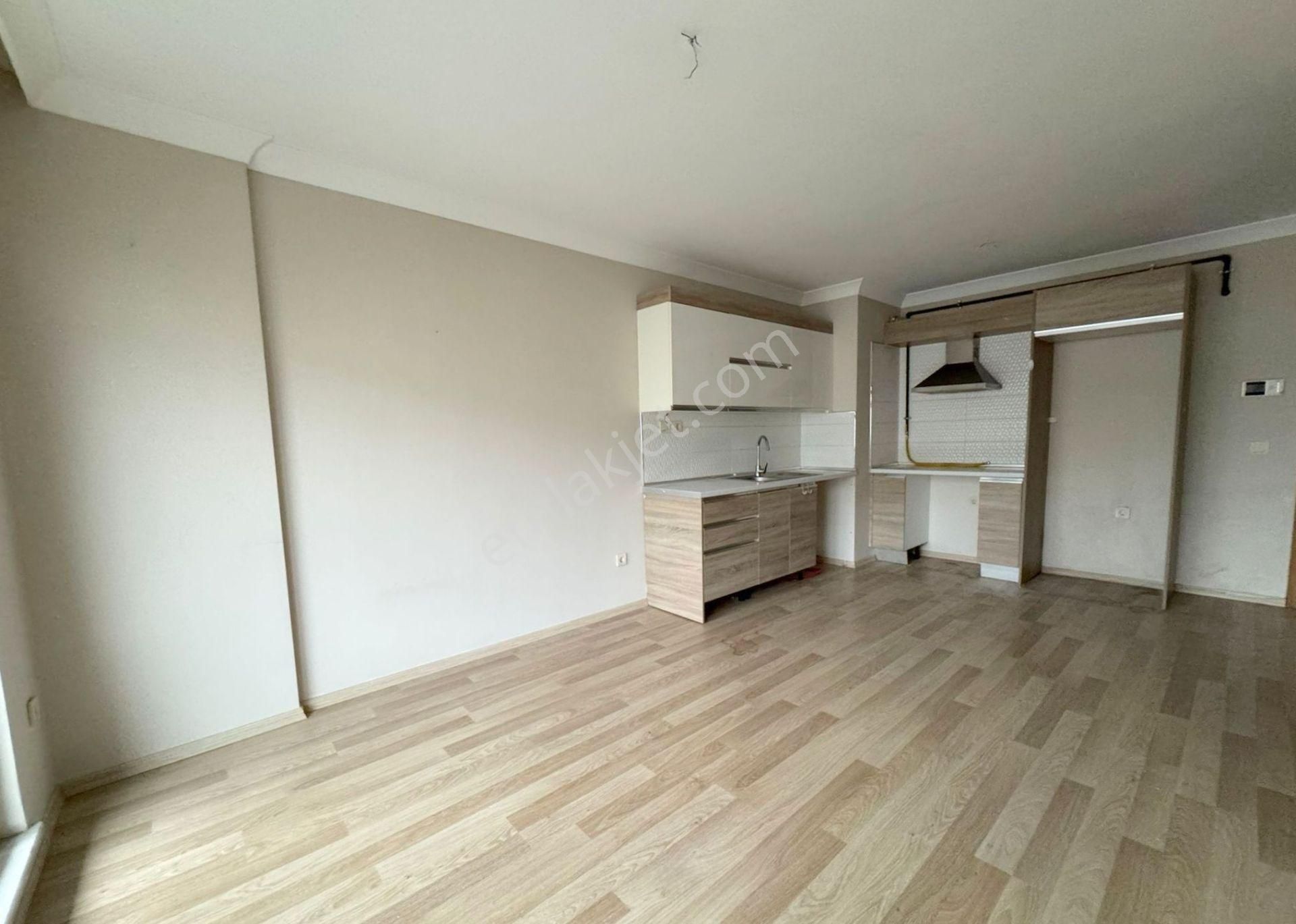Mertcan'dan Havuzlu Güvenlikli Sitede Balkonlu Ara Kat Lüks 1+1 - Görsel 3