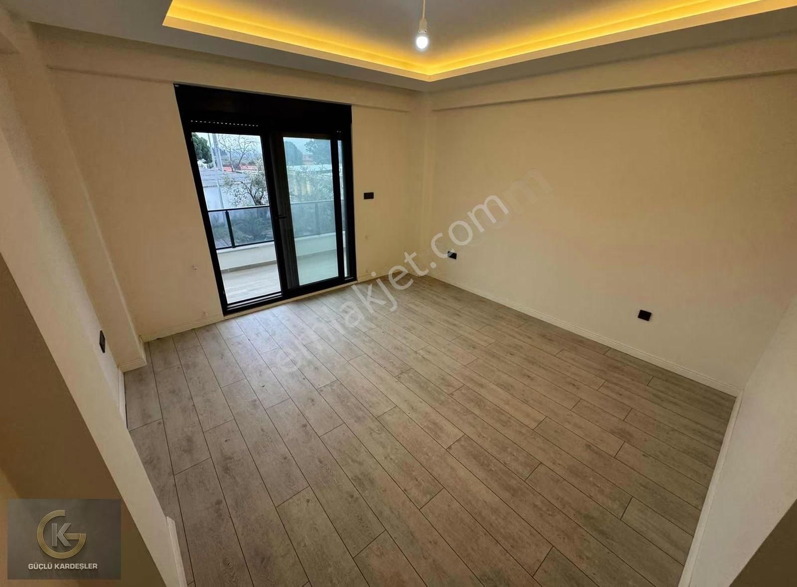 Güçlü Kardeşler 400m2 Arsa İçerisinde 7+1 Müstakil Villa - Görsel 32