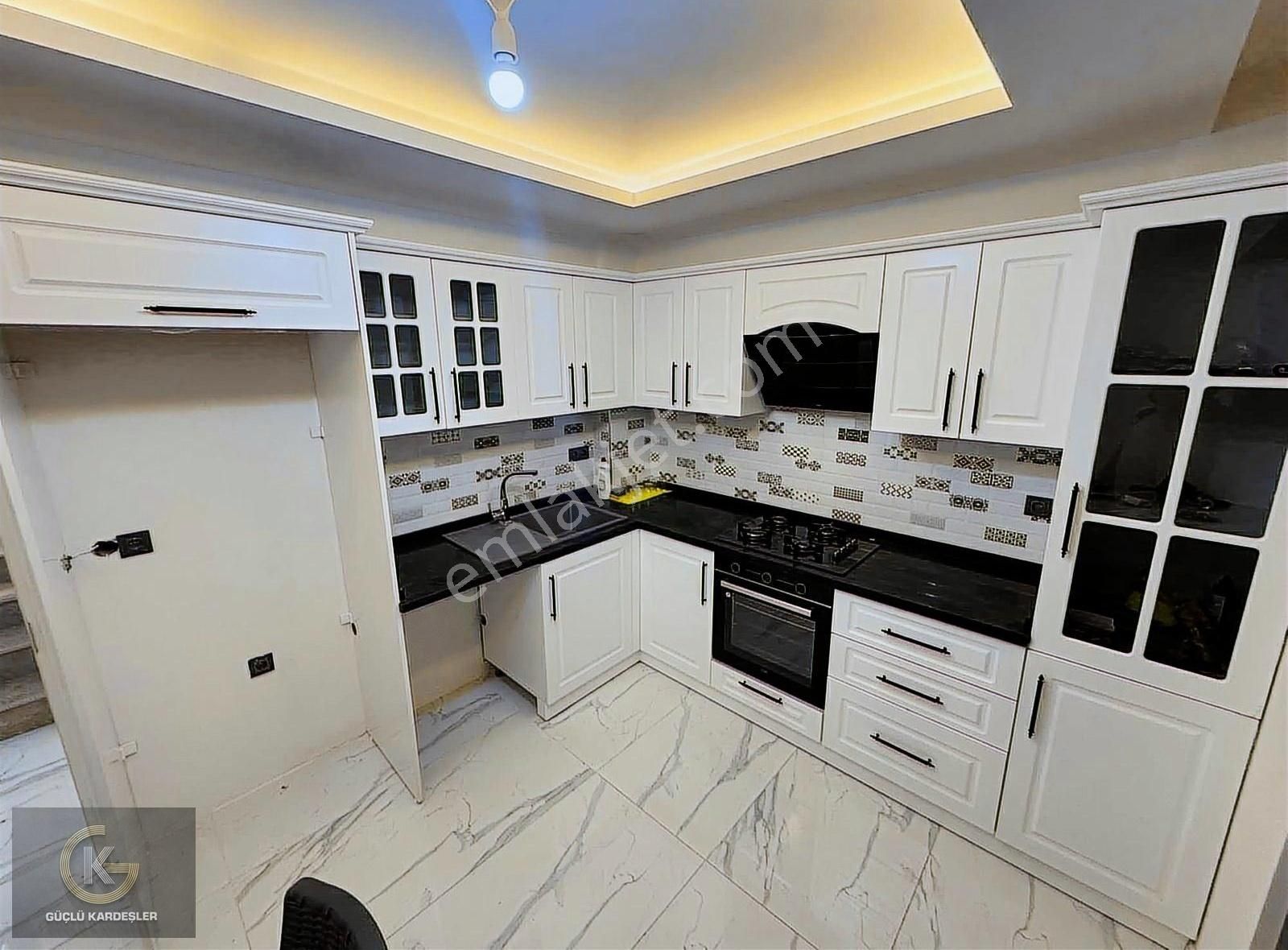 Güçlü Kardeşler 400m2 Arsa İçerisinde 7+1 Müstakil Villa - Görsel 14