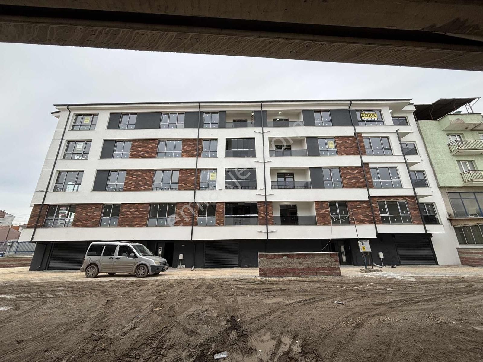 Ekerden Ertuğrulgazide Salı Pazarı Yanı Başı 2+1 Sıfır Daire