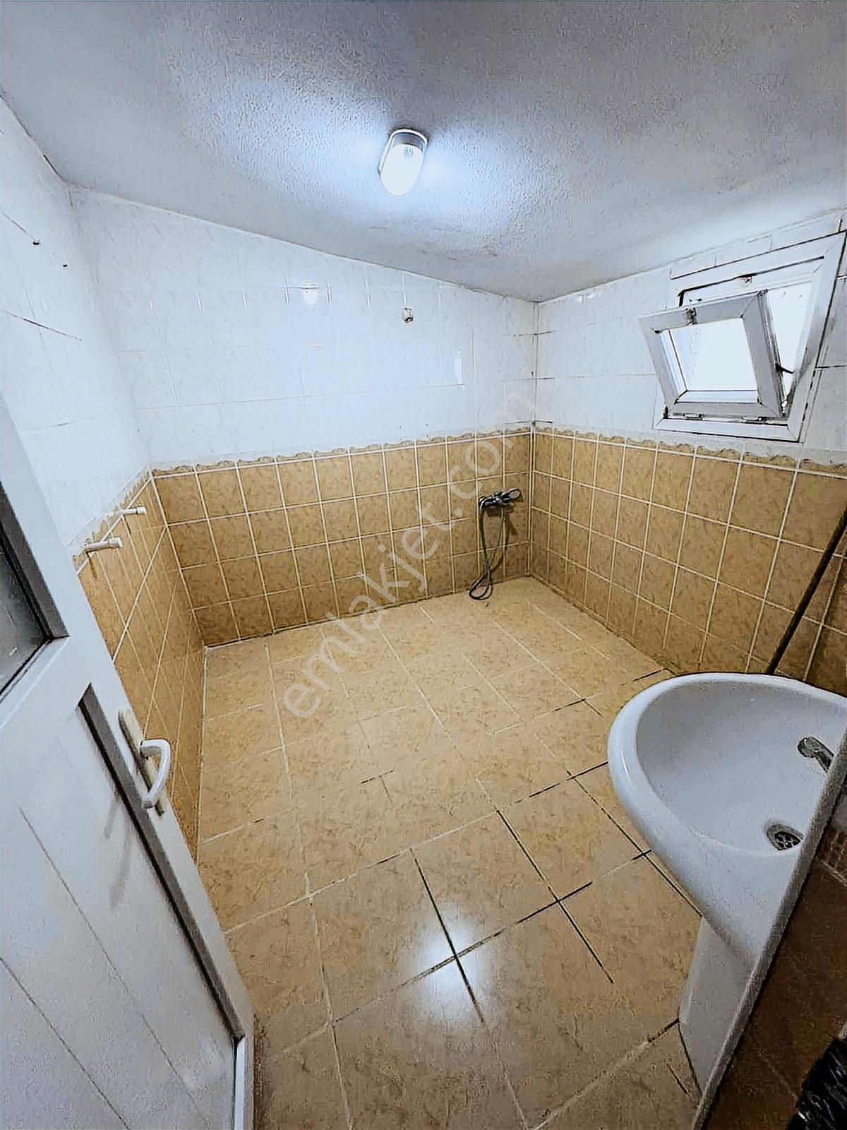 Yoldaş İnşaat'tan Kiralık 110 M2 Çatı Katı Daire Çatısı Beton - Görsel 3