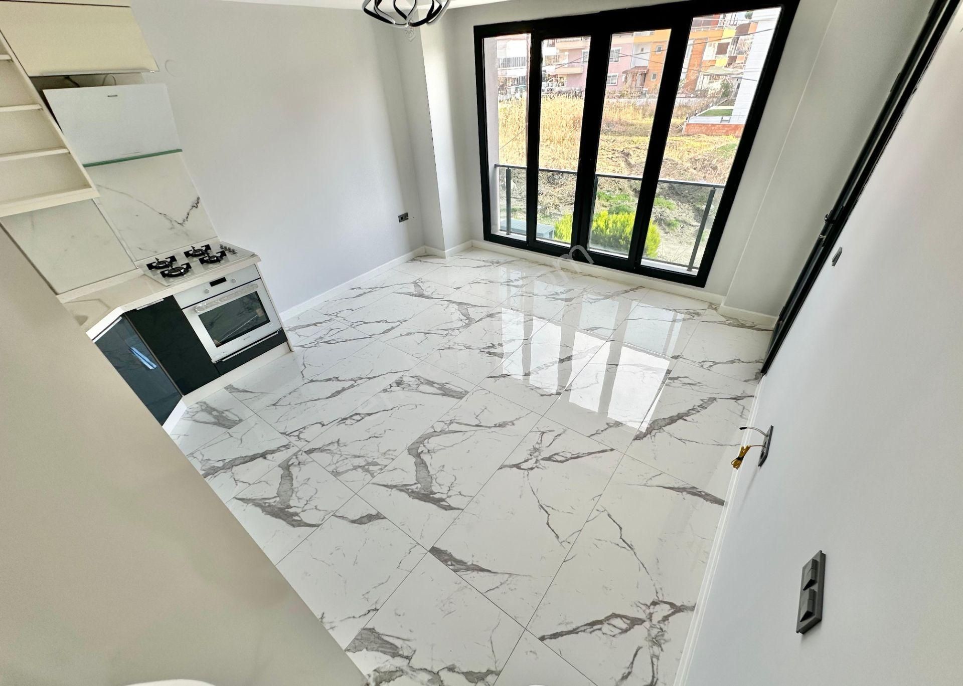 ꧁ay Emlaktan꧂akçay'da Yüksek Kredili Arakat Ön Cephe Denize Yakın Kapalı Balkonlu Satılık 1+1 Daire - Görsel 2