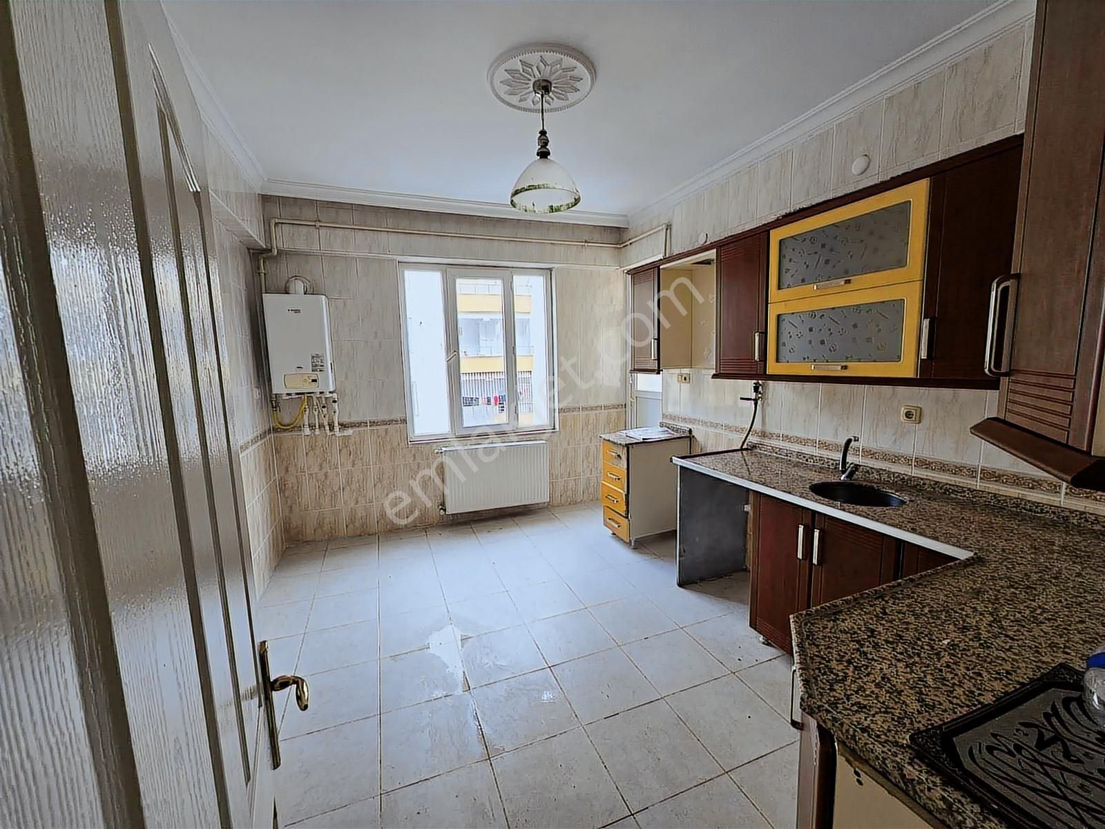 Azger Emlaktan Karşıyakada Kiralık Daire - Görsel 18