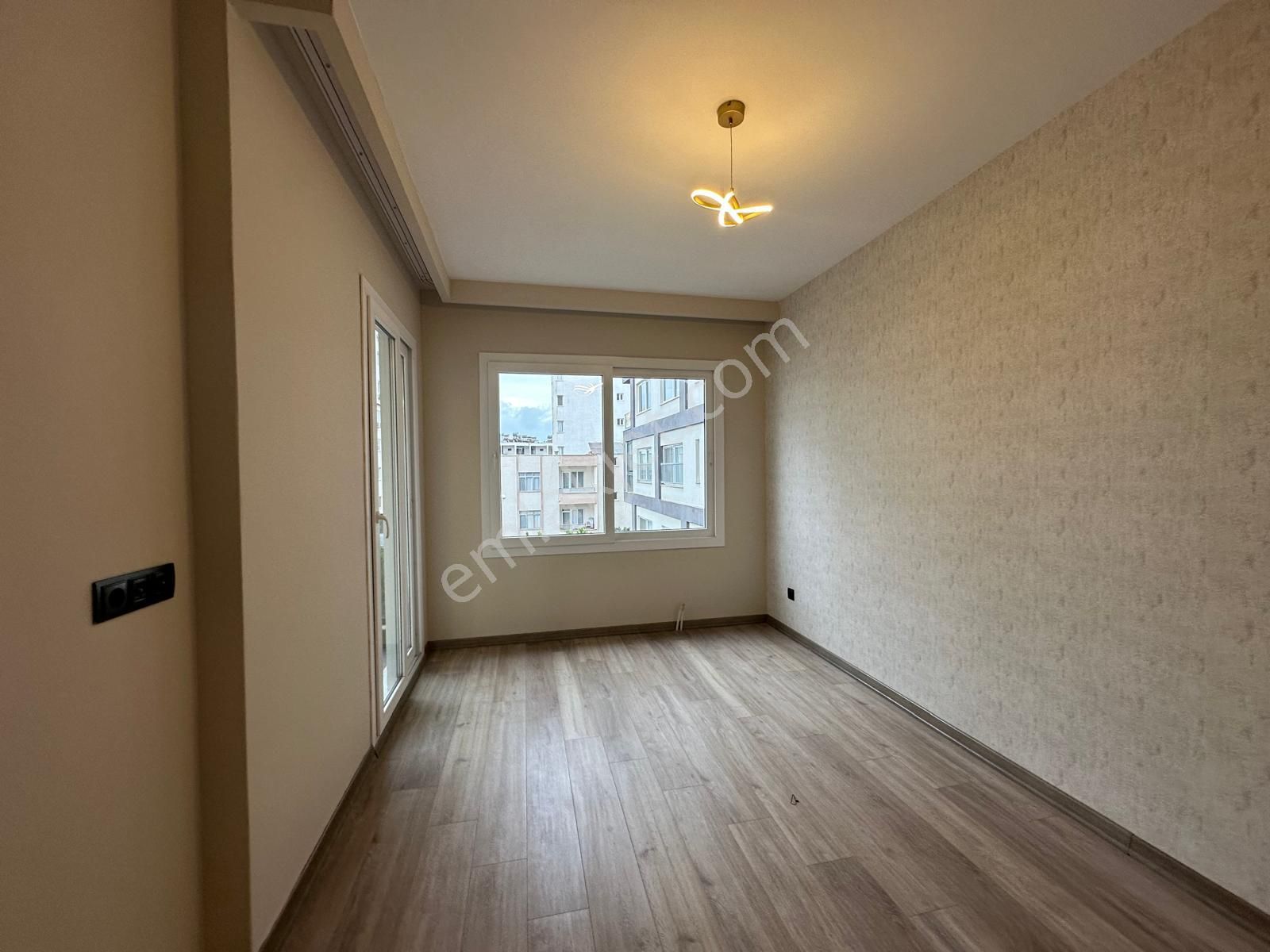 Erdemli Merkez'de, Sahile Yakın, Sıfır 3+1 Lüks Daire - Görsel 2