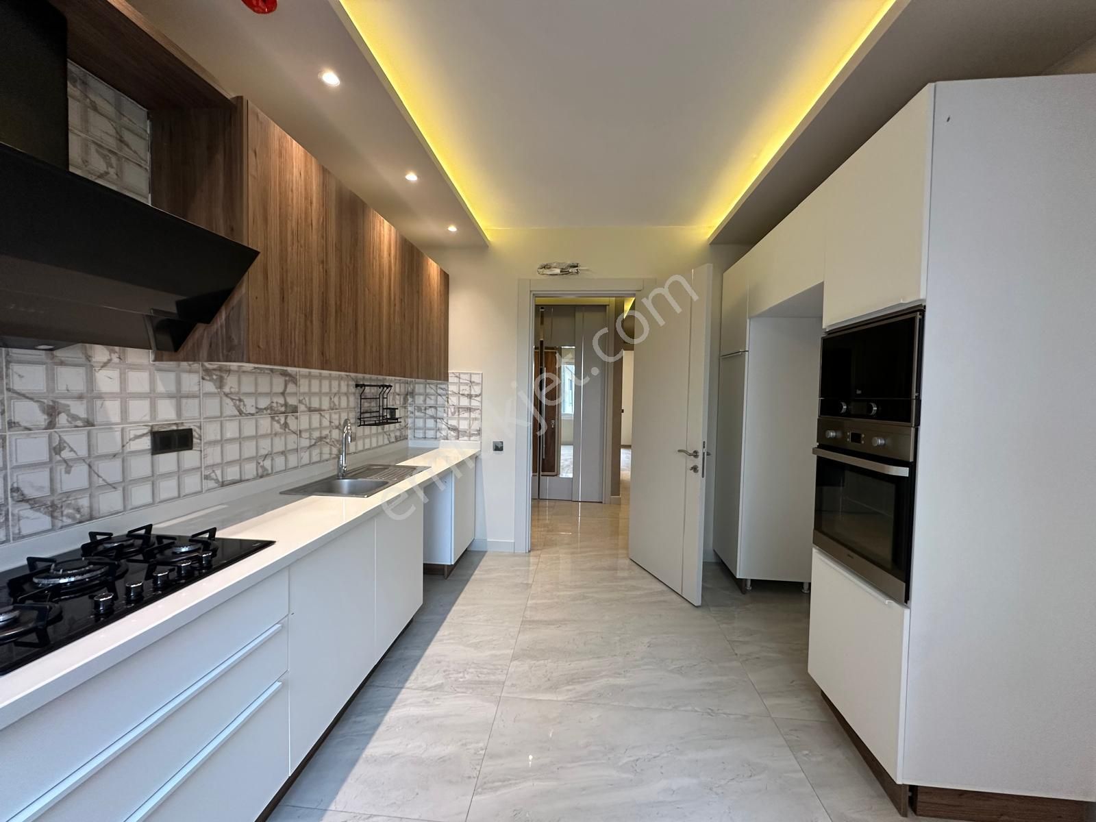 Erdemli Merkez'de, Sahile Yakın, Sıfır 3+1 Lüks Daire - Görsel 15