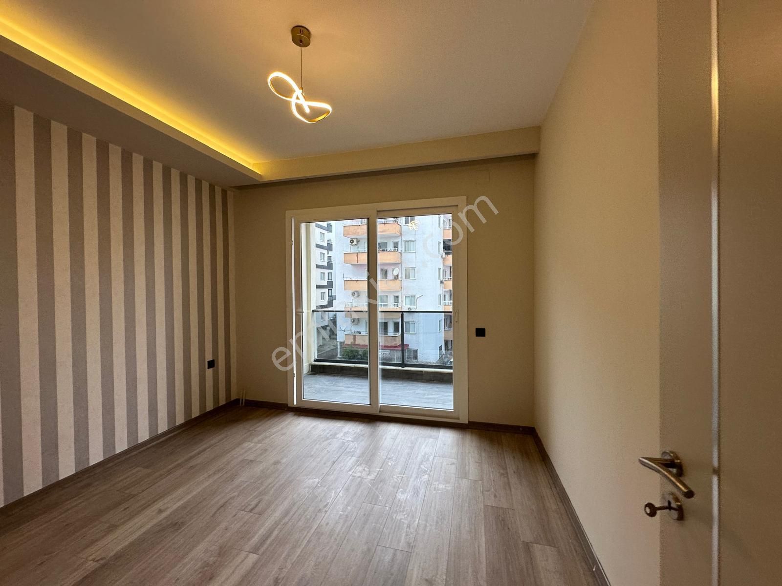 Erdemli Merkez'de, Sahile Yakın, Sıfır 3+1 Lüks Daire - Görsel 24