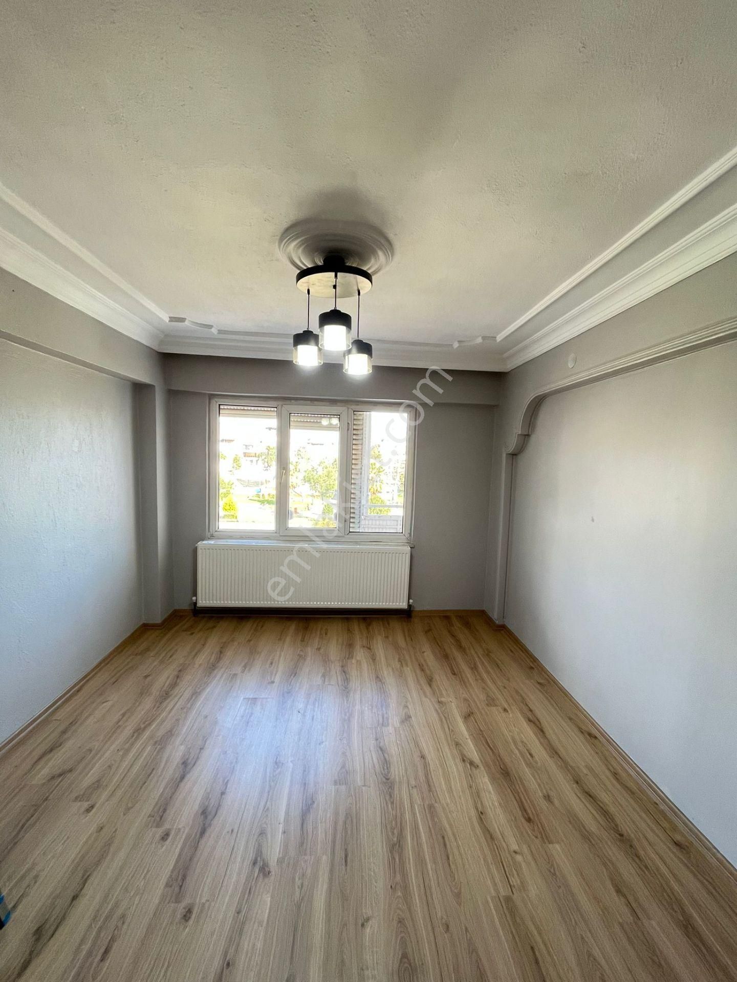 Turan Mahallesinde Full Tadilatlı Doğalgaz Kombili 2+1 Masrafsız Daire - Görsel 9