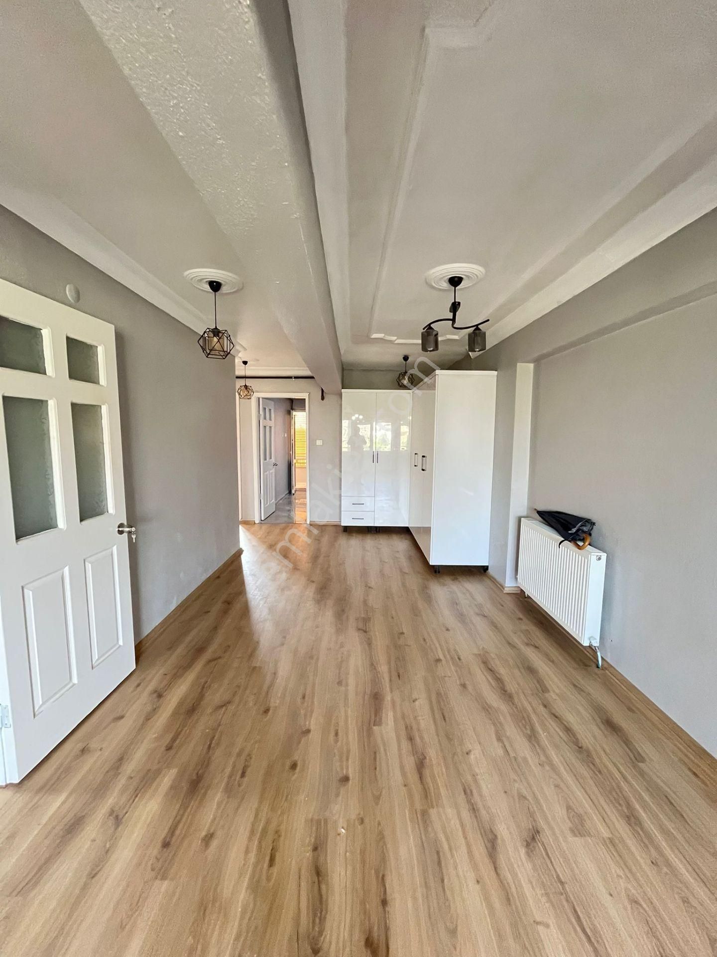 Turan Mahallesinde Full Tadilatlı Doğalgaz Kombili 2+1 Masrafsız Daire - Görsel 7