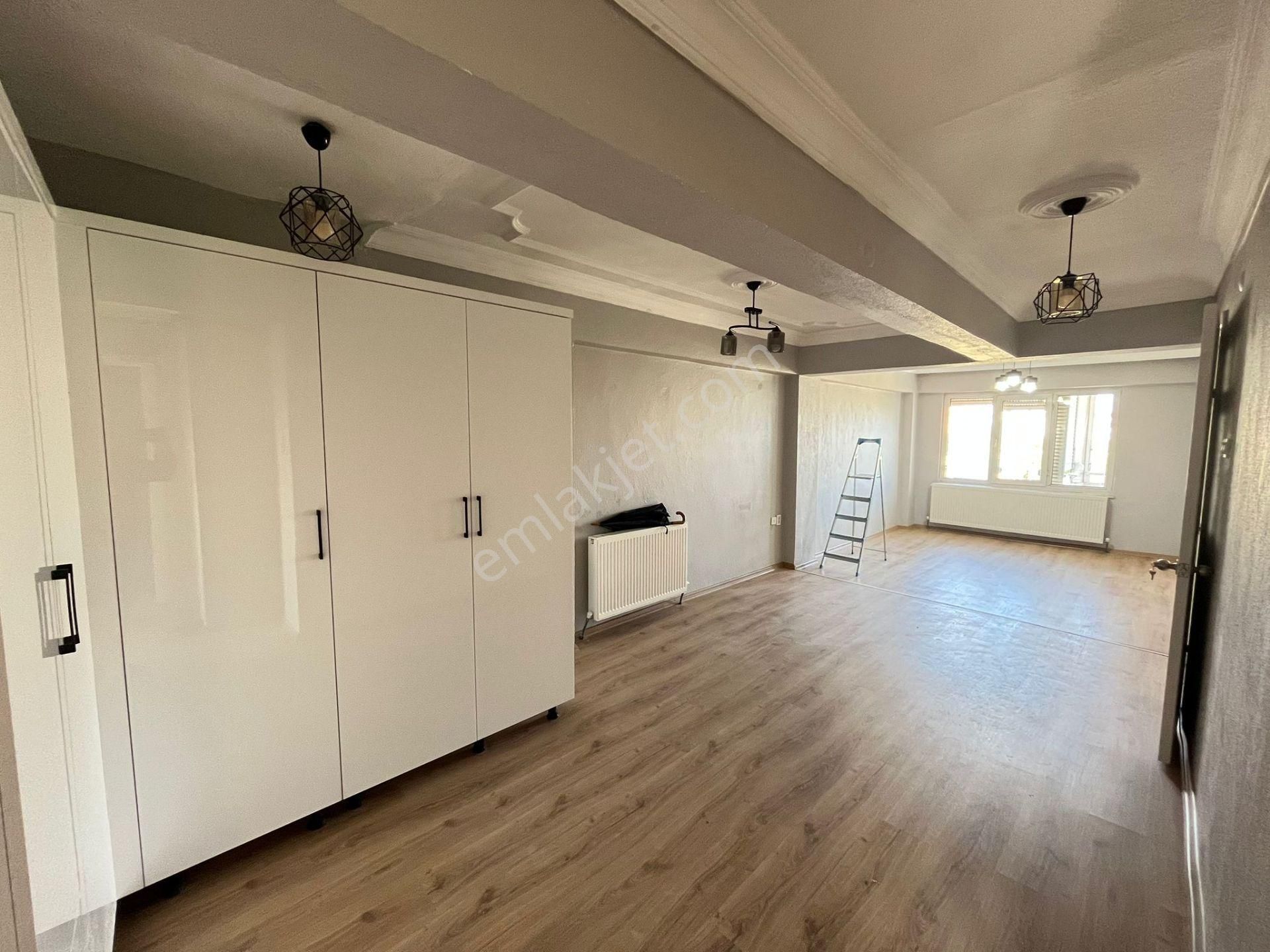 Turan Mahallesinde Full Tadilatlı Doğalgaz Kombili 2+1 Masrafsız Daire - Görsel 6