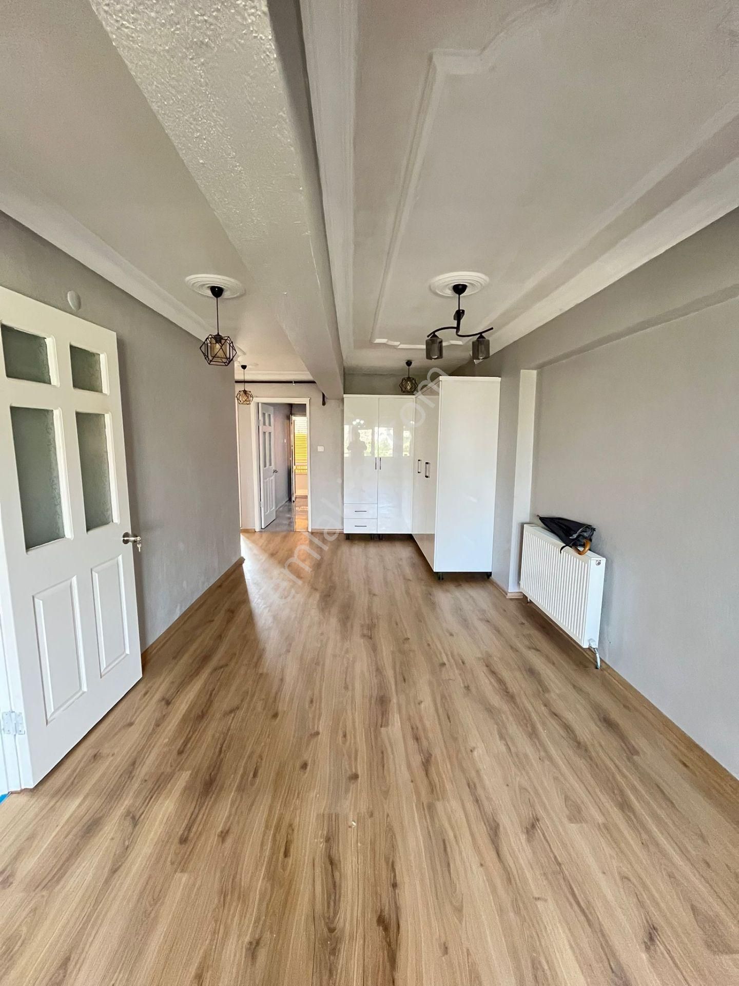 Turan Mahallesinde Full Tadilatlı Doğalgaz Kombili 2+1 Masrafsız Daire - Görsel 5