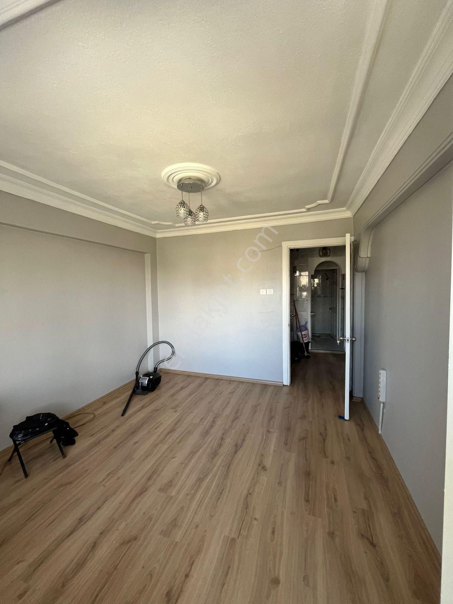 Turan Mahallesinde Full Tadilatlı Doğalgaz Kombili 2+1 Masrafsız Daire - Görsel 13