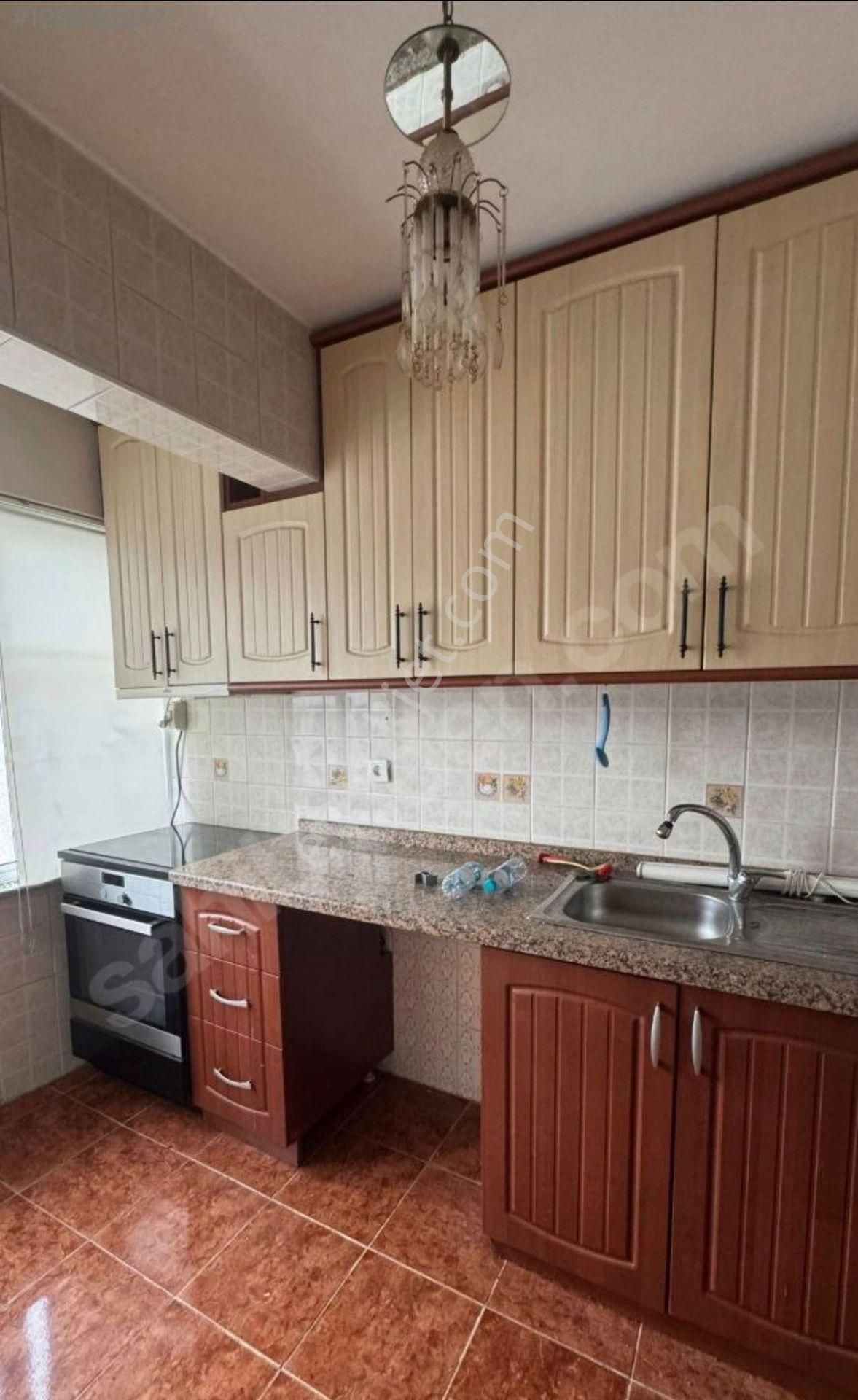 Küçükyalı Da Merkezi Konum Da Balkonlu Temiz 2+1