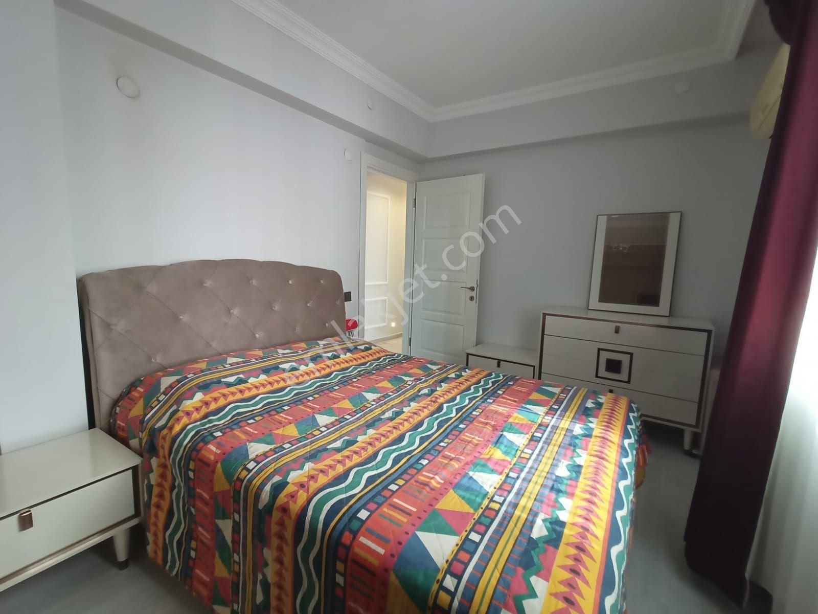 Kuşadası Marina Bölgesi Sahile 150m 3+1 Yapılı Deniz Manzarali - Görsel 15