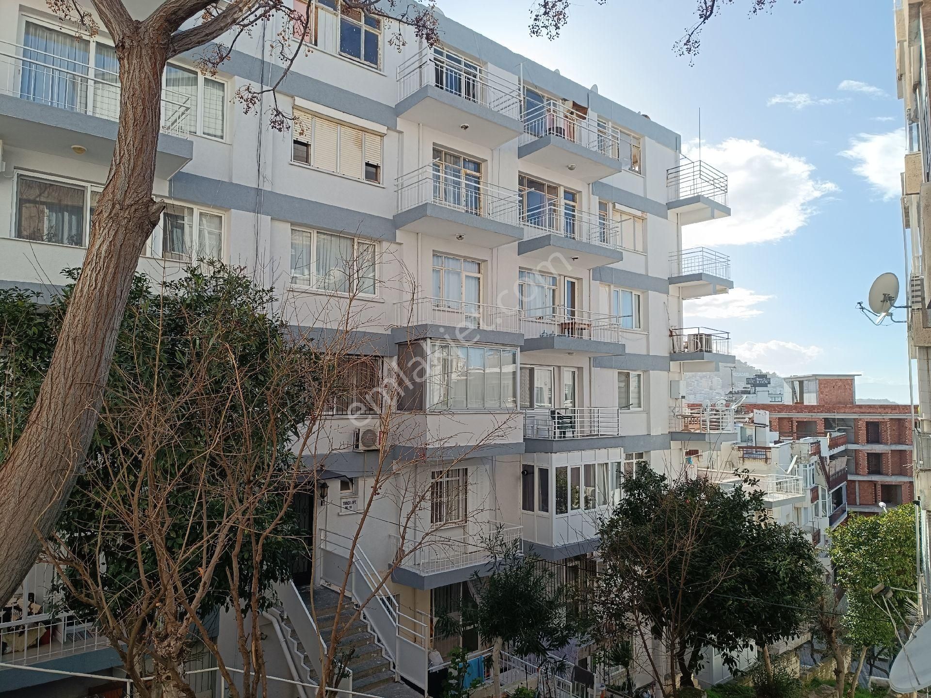 Kuşadası Marina Bölgesi Sahile 150m 3+1 Yapılı Deniz Manzarali - Görsel 3