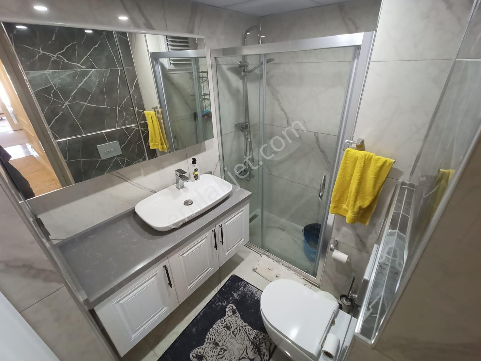 Kuşadası Marina Bölgesi Sahile 150m 3+1 Yapılı Deniz Manzarali - Görsel 21