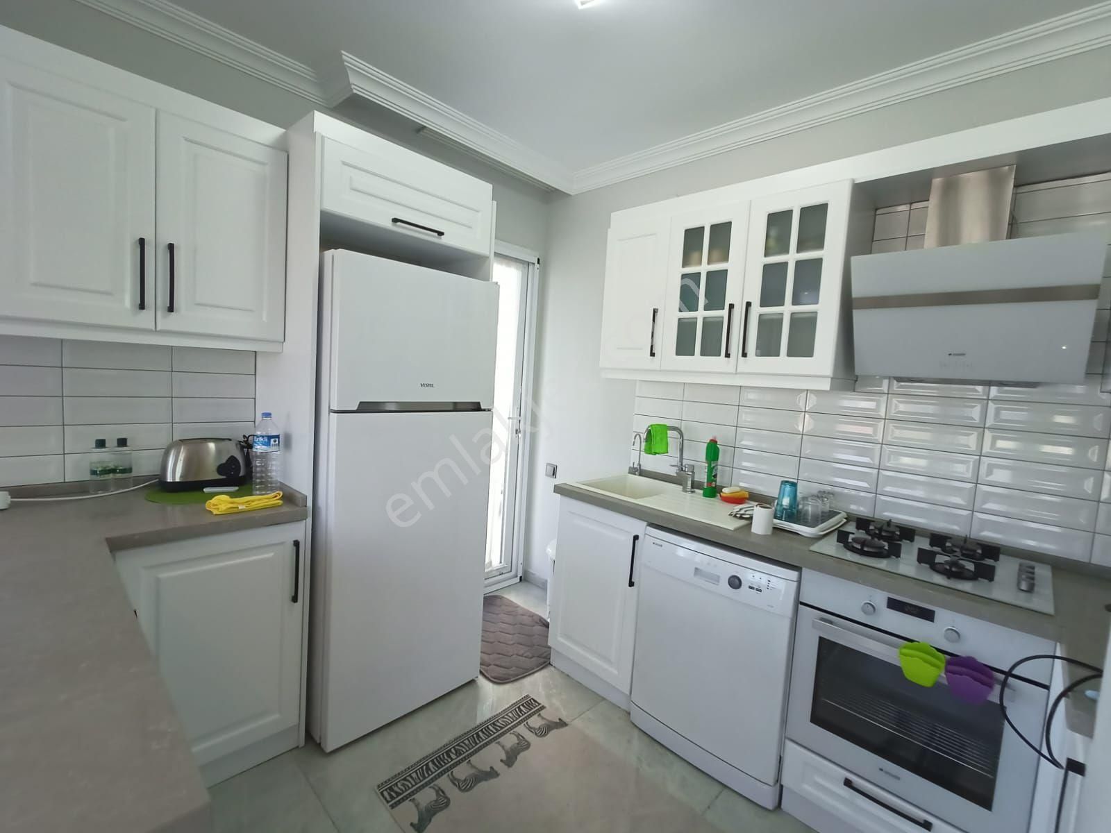 Kuşadası Marina Bölgesi Sahile 150m 3+1 Yapılı Deniz Manzarali - Görsel 18