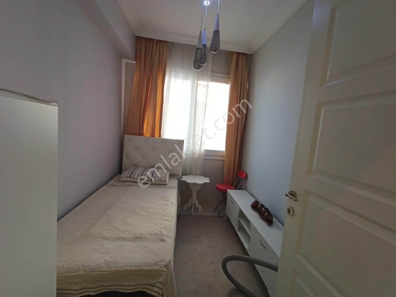 Kuşadası Marina Bölgesi Sahile 150m 3+1 Yapılı Deniz Manzarali - Görsel 14