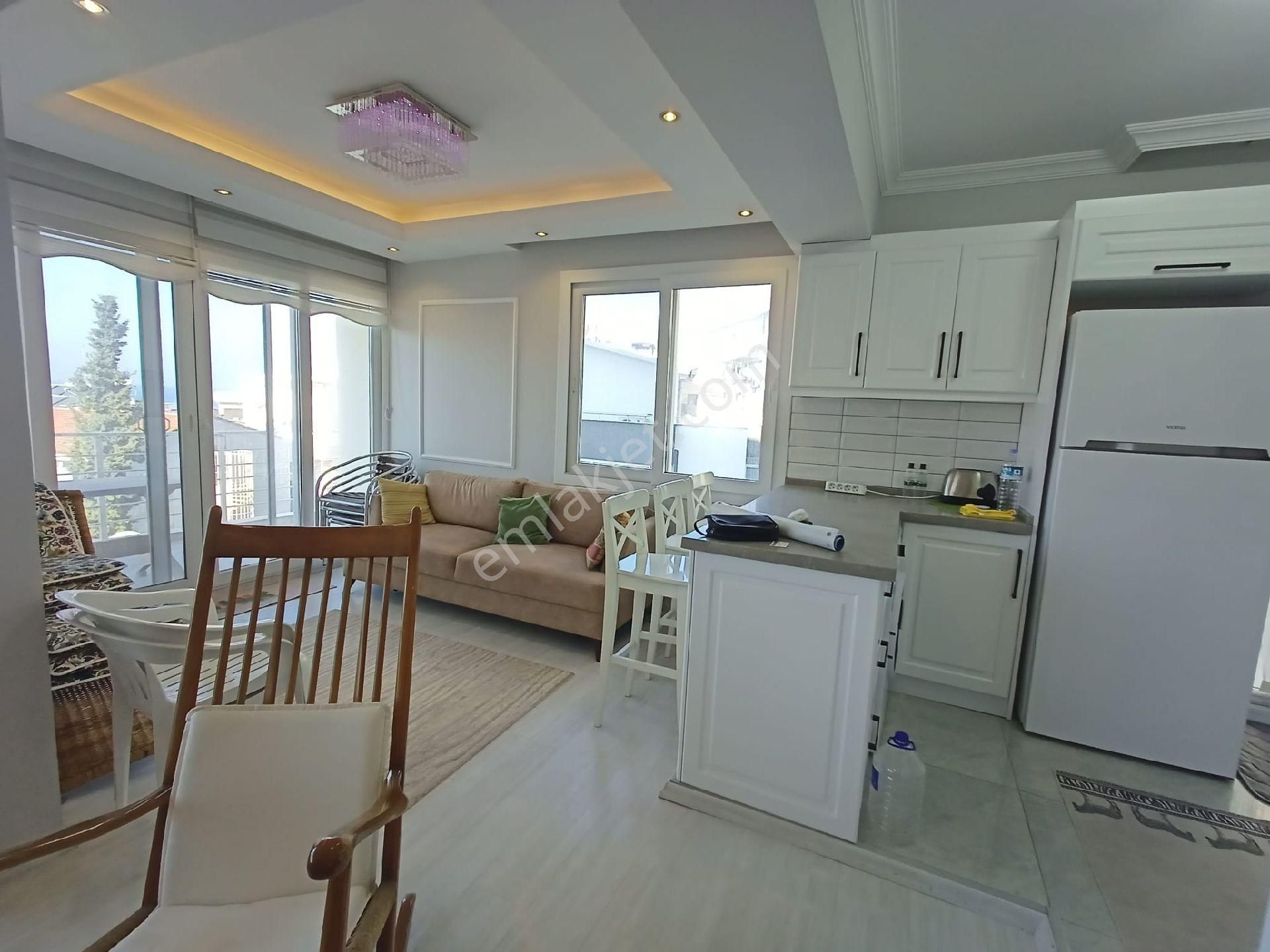 Kuşadası Marina Bölgesi Sahile 150m 3+1 Yapılı Deniz Manzarali - Görsel 7