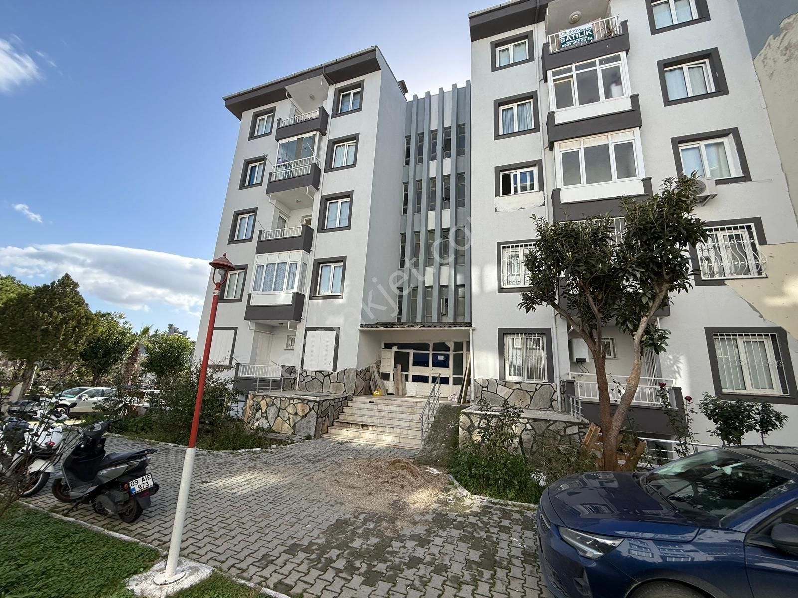 Kuşadası Kadınlar Denizi Havuzlu Site 2+1 Satılık Uygun Daire