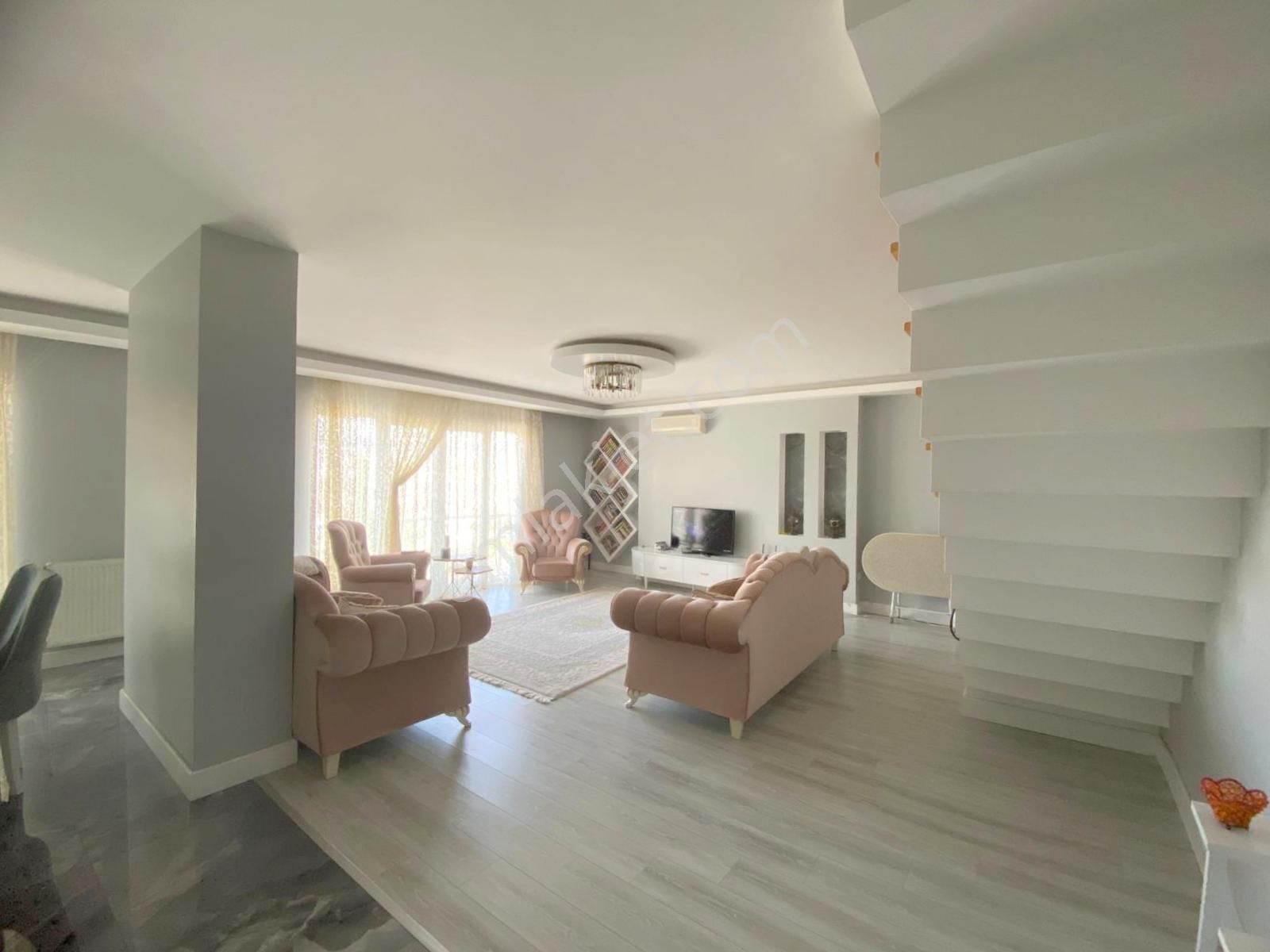 Mertcan'dan Yayalar Havuzlu Güvenlikli Sitede 5+2 Dubleks - Görsel 3