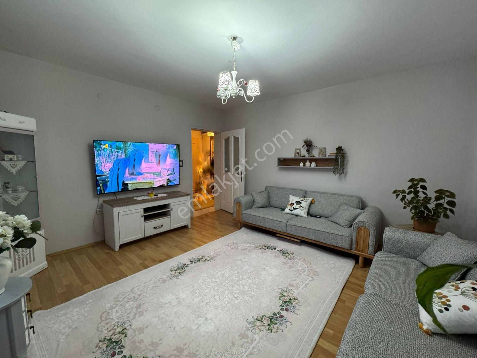 Mertcan'dan Aydos Caddesi Üzerinde Güvenlikli Sitede İskanlı 2+1