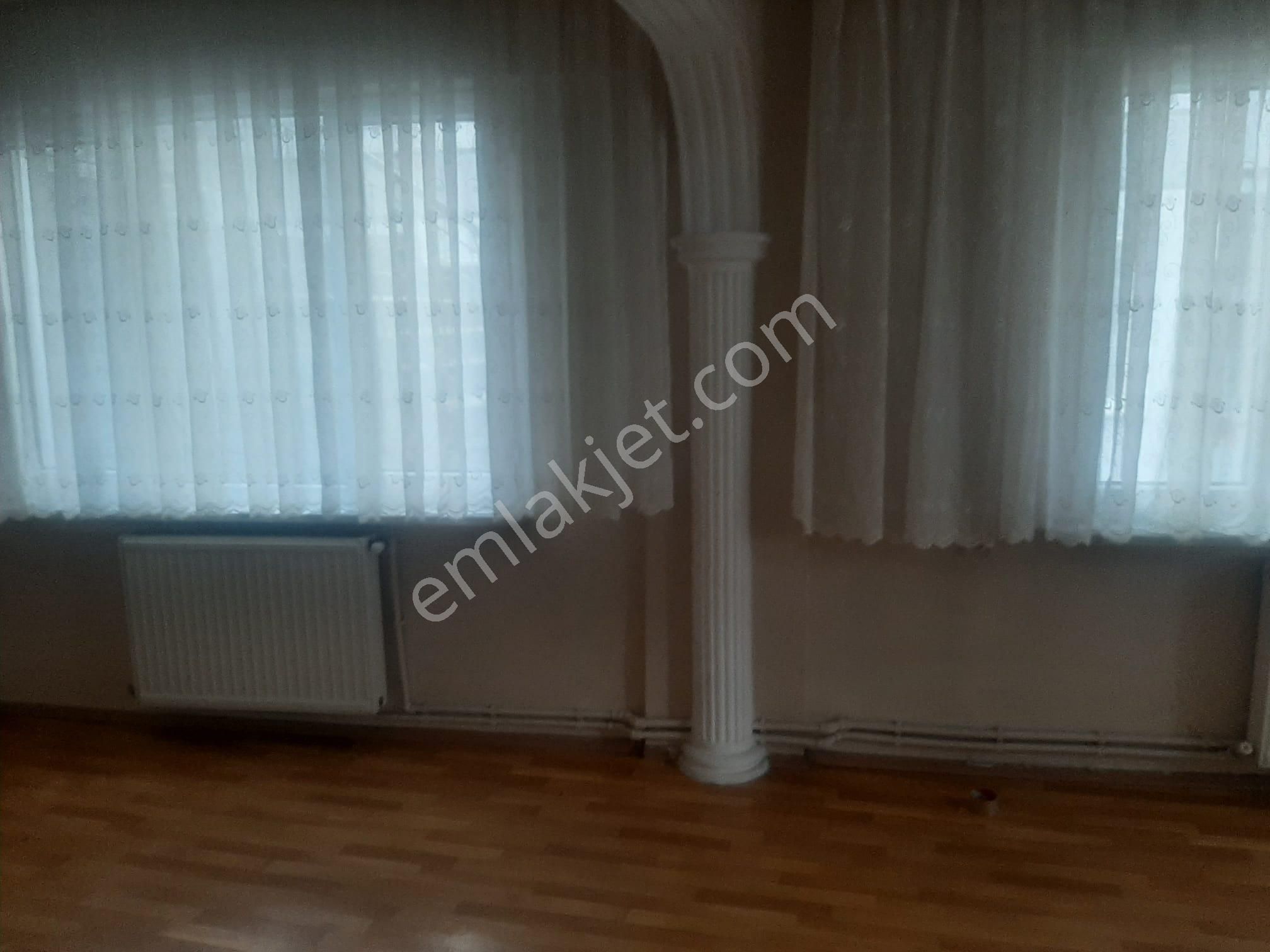 Fem Emlak'tan Zeyniler Caddesinde 2+1 Kombili Ferah Daire - Görsel 2