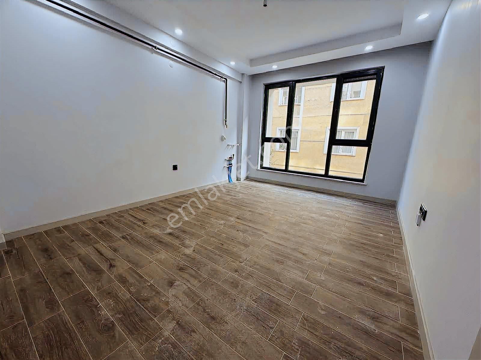 Sütlüce Mh İçem Kapısı Yanı Ayrımutfaklı Geniş Kiralık 1+1 Daire