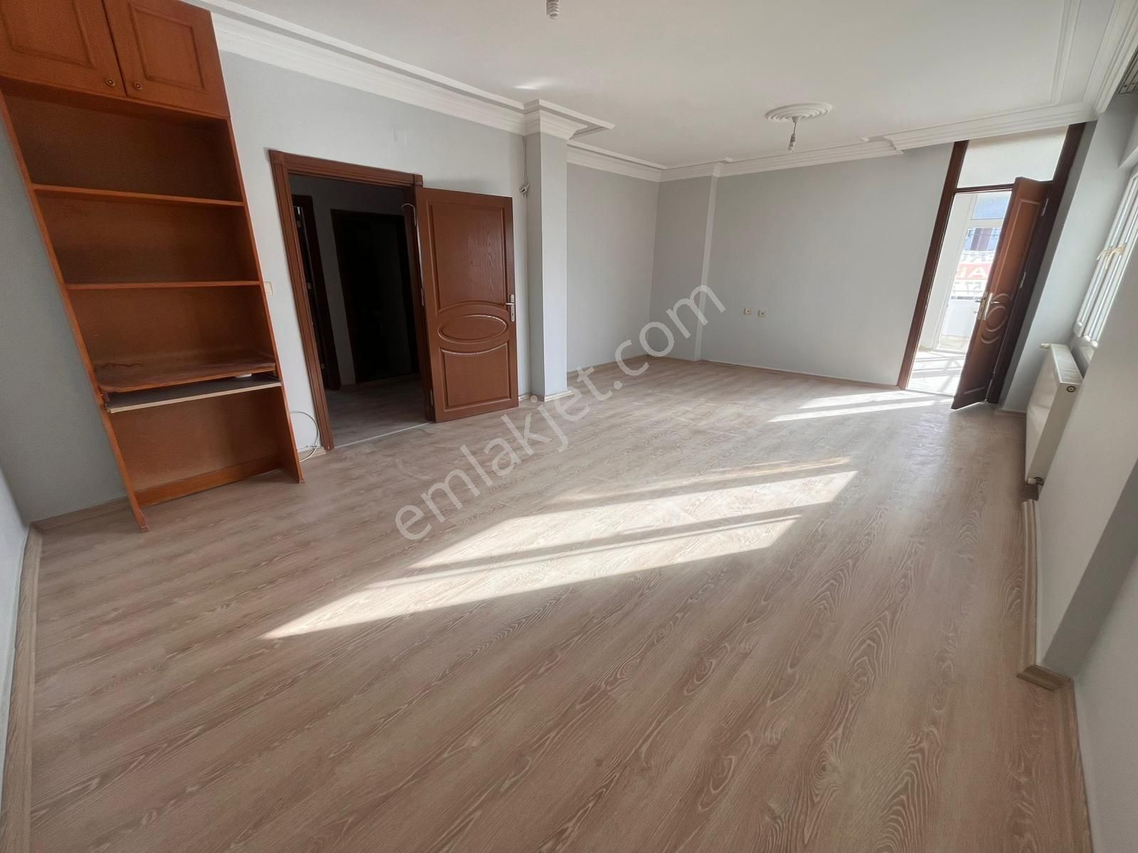 Merkezi Konumlu 3+1 Geniş Oturumlu Doğalgazlı Kiralık Daire - Görsel 4