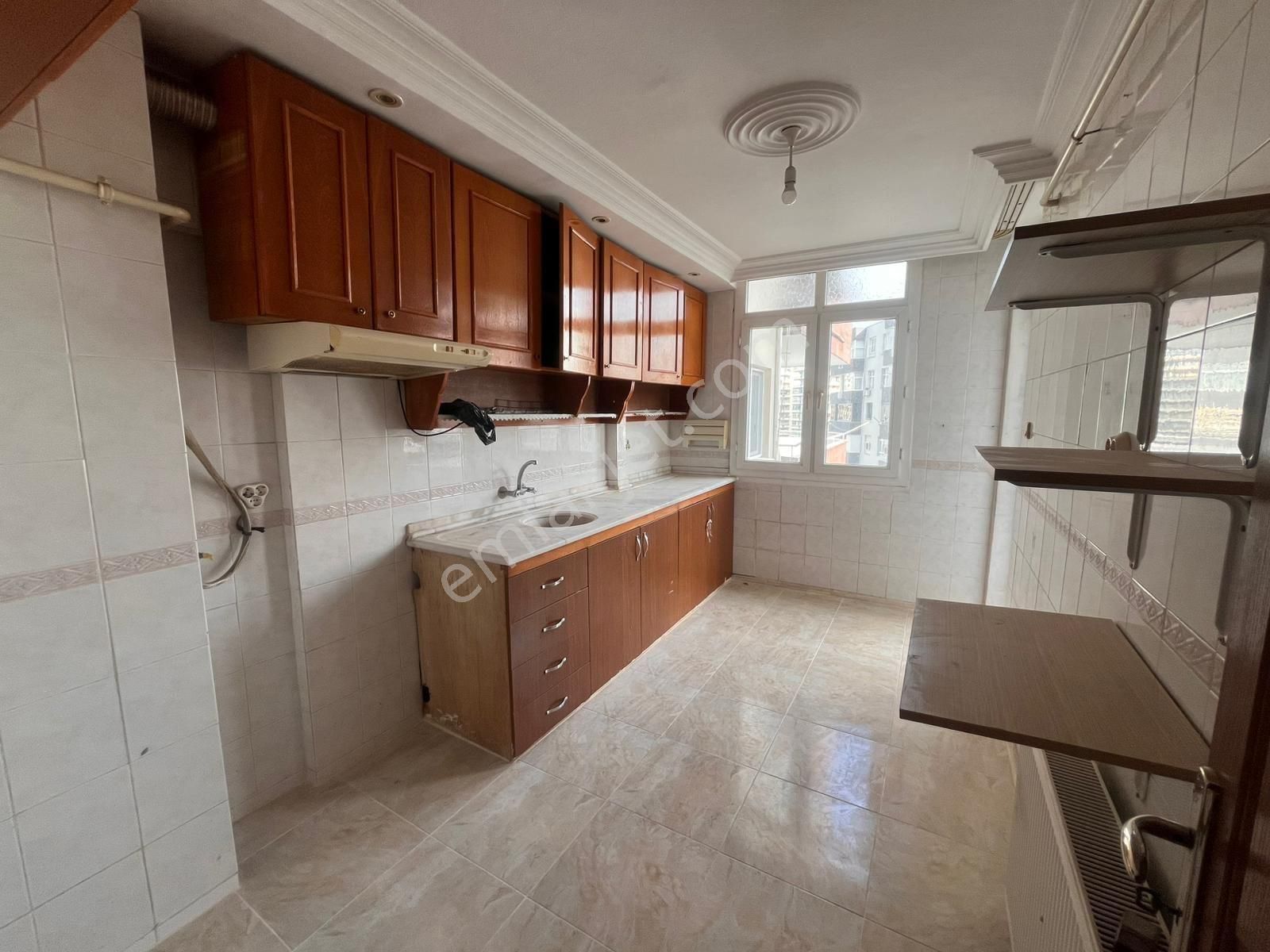 Merkezi Konumlu 3+1 Geniş Oturumlu Doğalgazlı Kiralık Daire - Görsel 2