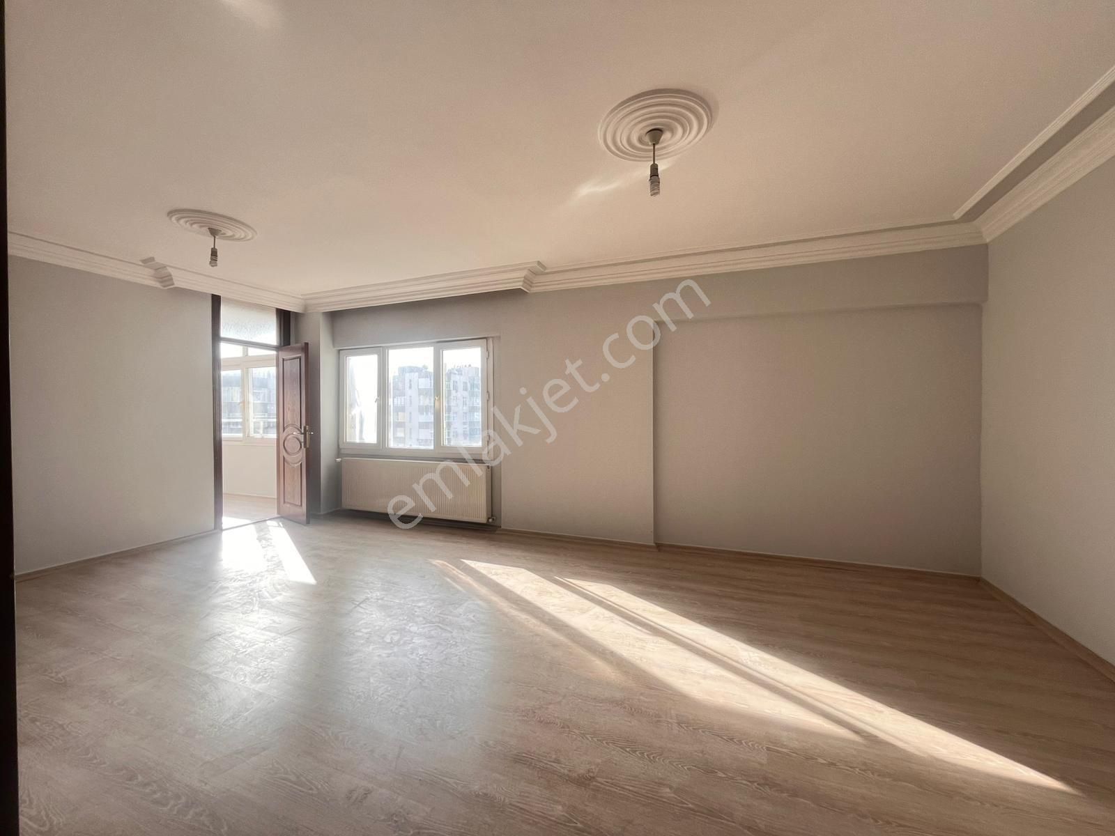 Merkezi Konumlu 3+1 Geniş Oturumlu Doğalgazlı Kiralık Daire - Görsel 3