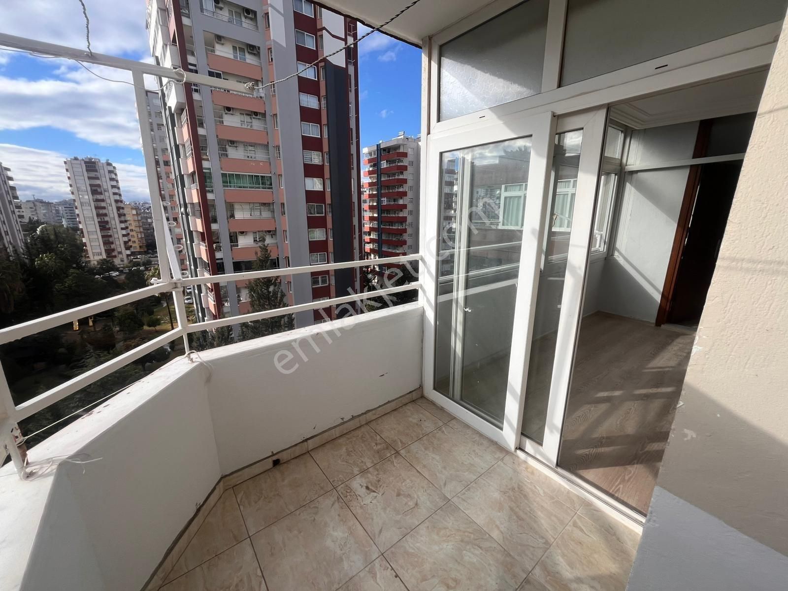 Merkezi Konumlu 3+1 Geniş Oturumlu Doğalgazlı Kiralık Daire - Görsel 11