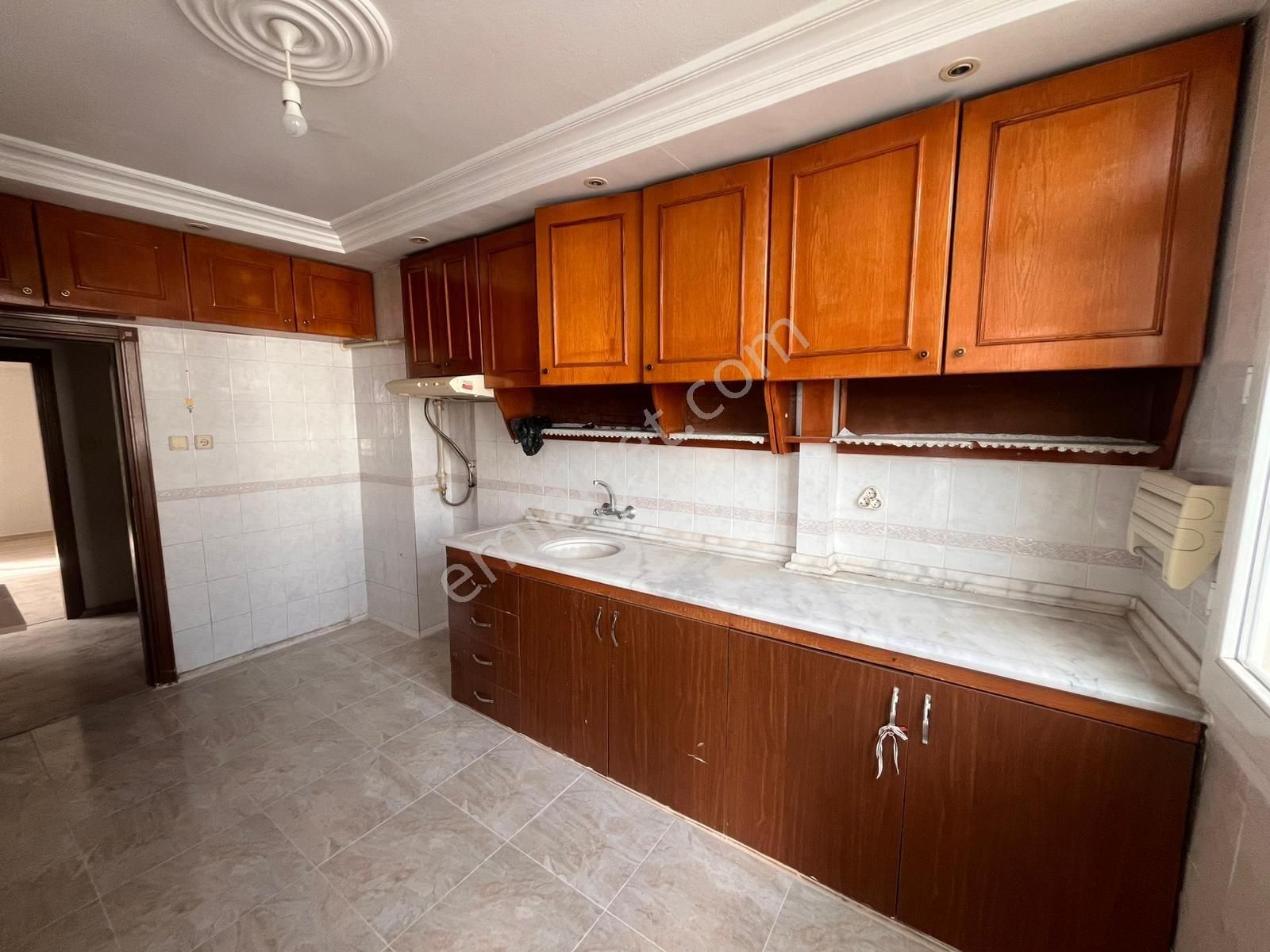 Merkezi Konumlu 3+1 Geniş Oturumlu Doğalgazlı Kiralık Daire - Görsel 5