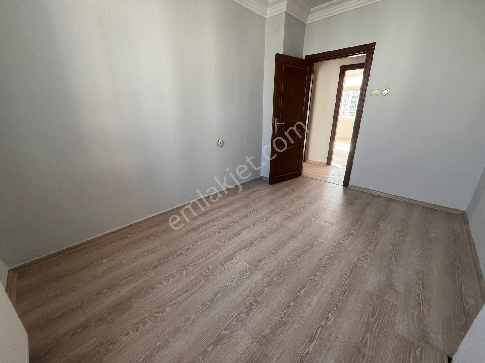 Merkezi Konumlu 3+1 Geniş Oturumlu Doğalgazlı Kiralık Daire - Görsel 13