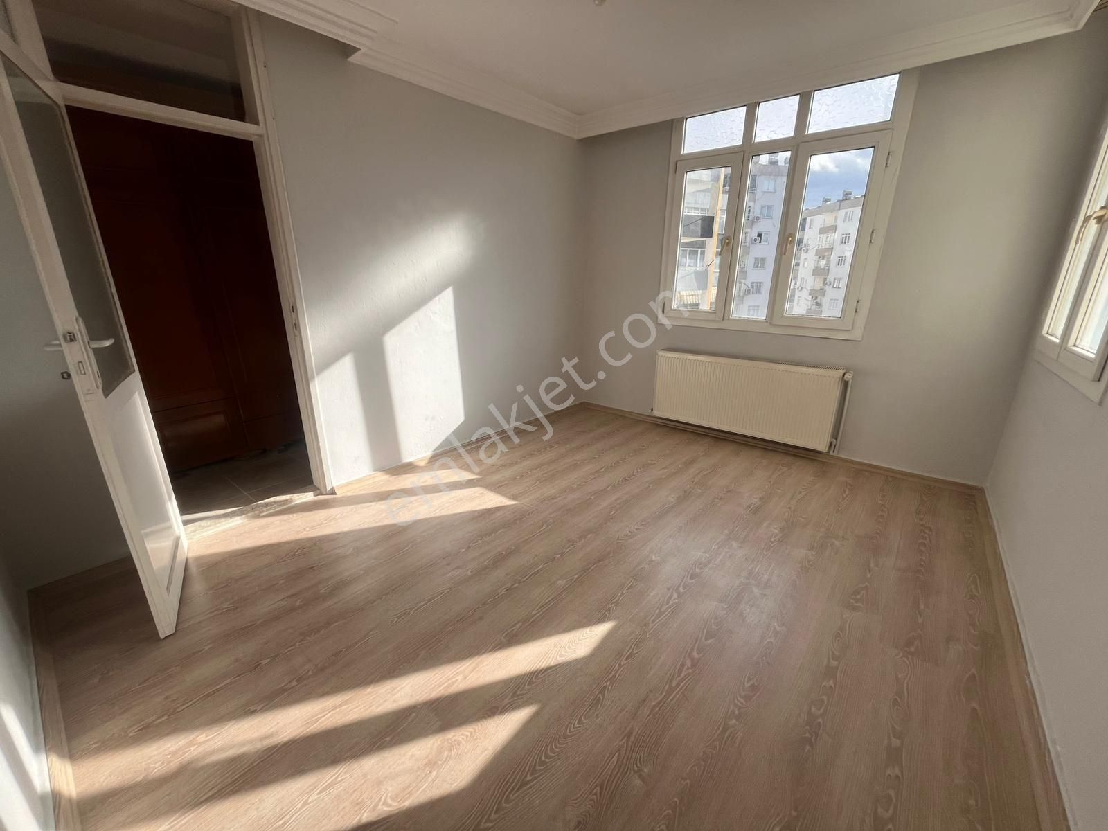 Merkezi Konumlu 3+1 Geniş Oturumlu Doğalgazlı Kiralık Daire - Görsel 14