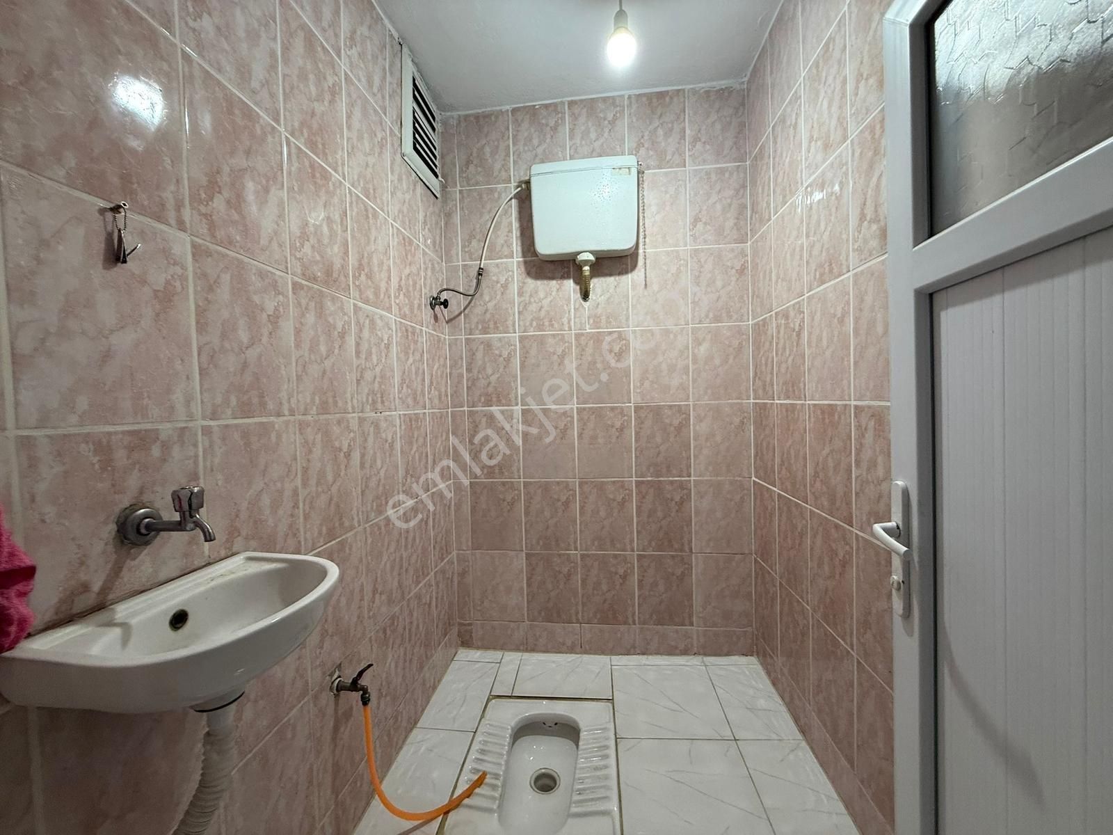 Kıraç Merkez'de Satılık 3+1 Balkonlu 125 M² İskanlı Arakat Daire - Görsel 13