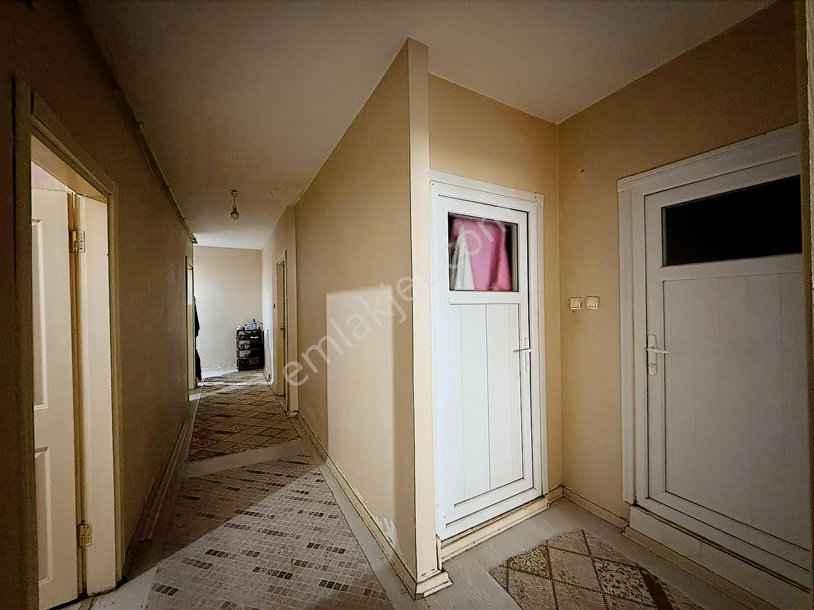 Kıraç Merkez'de Satılık 3+1 Balkonlu 125 M² İskanlı Arakat Daire - Görsel 2