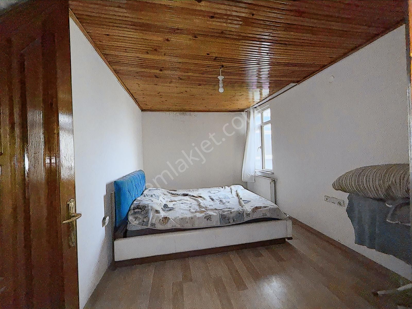 Kıraç Şehitler Mah'de 2+1 85 M² Satılık Eşyalı Çatı Katı Daire ! - Görsel 2