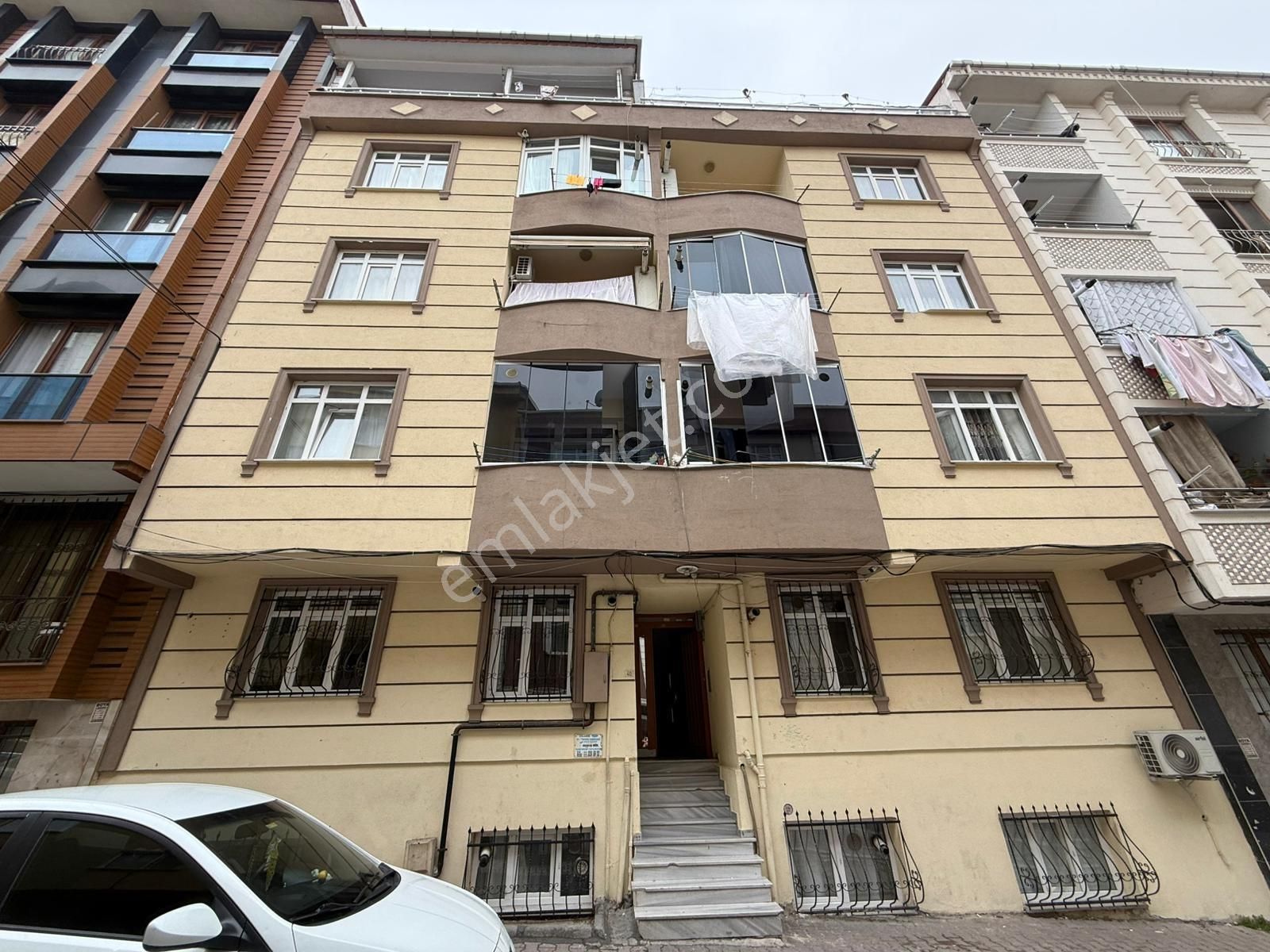 Mehterçeşme Mah'de 2+1 90 M² Metrobüse Yakın Yüksek Giriş Temiz