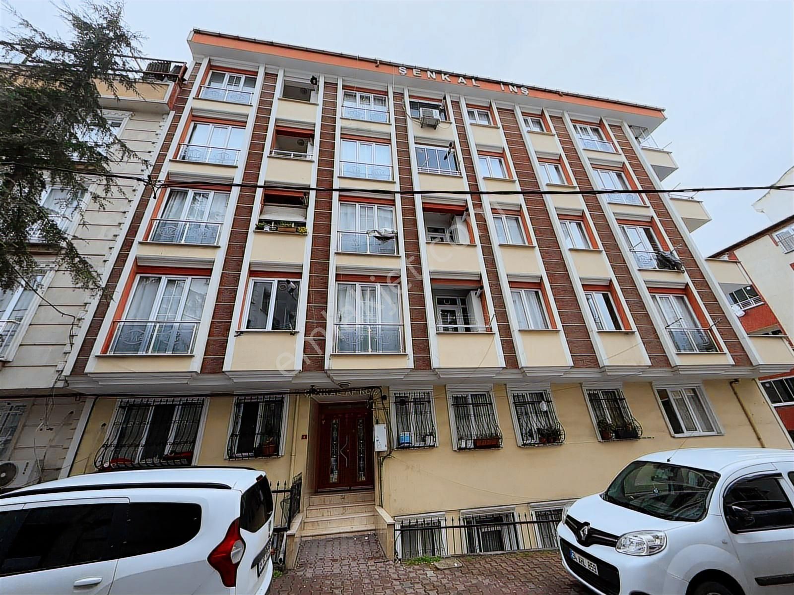 Namık Kemal Mah'de 2+1 100 M² Balkonlu Metrobüse Yakın Arakat !!