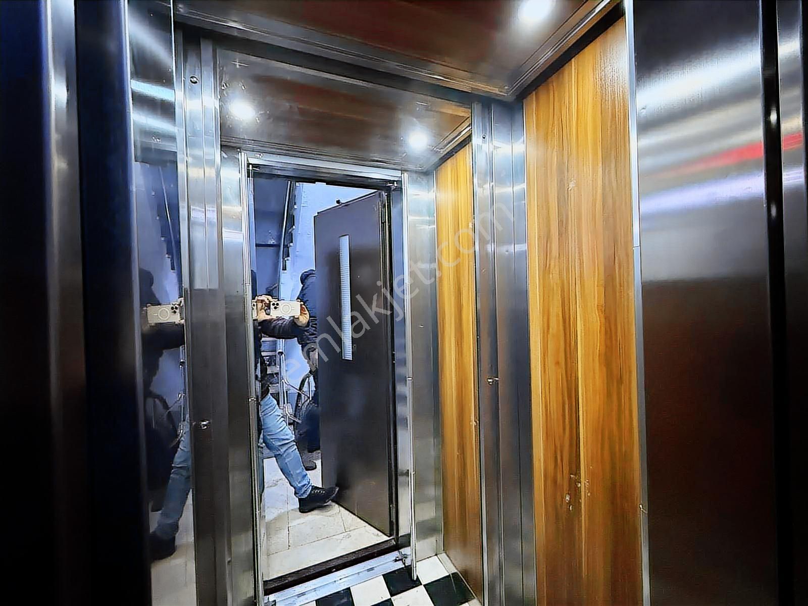İstiklal Mah'de 2+1 Cumhuriyet Caddesi Üstü Arakat Asansörlü - Görsel 11