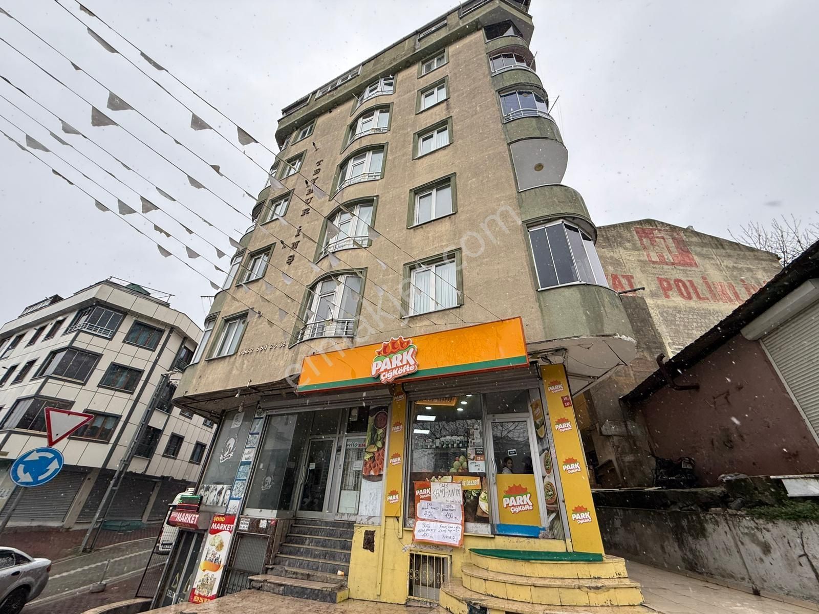 İstiklal Mah'de 2+1 Cumhuriyet Caddesi Üstü Arakat Asansörlü