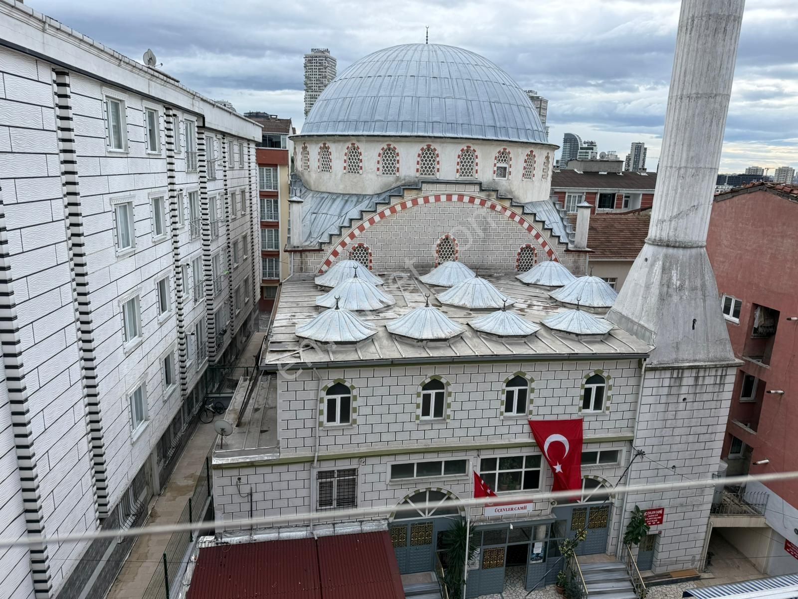 Üçevler Mah'de Cami Cephe 2+1 105 M² Temiz Arakat Fırsat Daire !